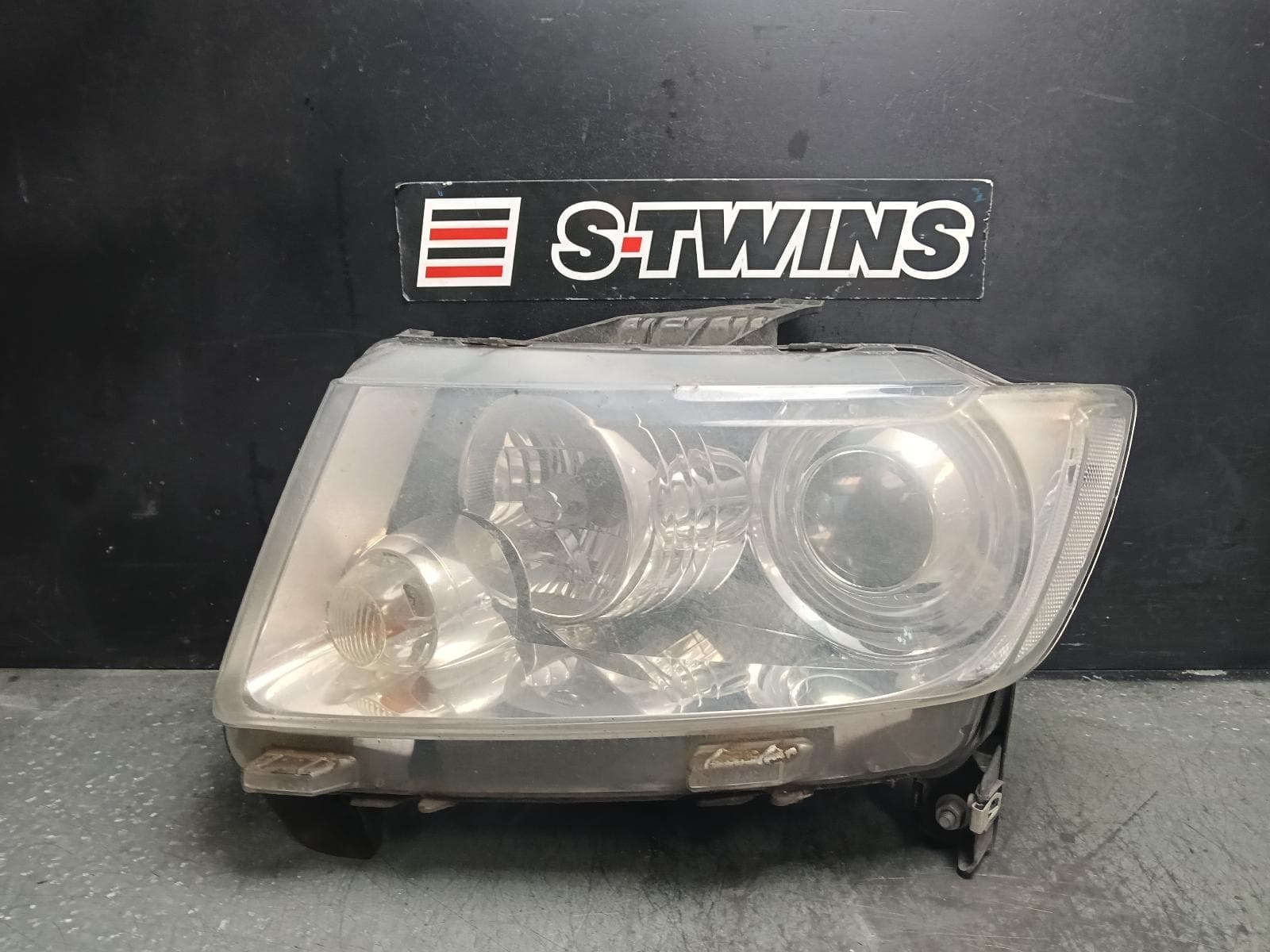 Used auto part listing image: 2013 JEEP COMPASS LEFT HEADLAMP MK, QUAD REFLECTOR TYPE, 07/11-06/13 0000411194