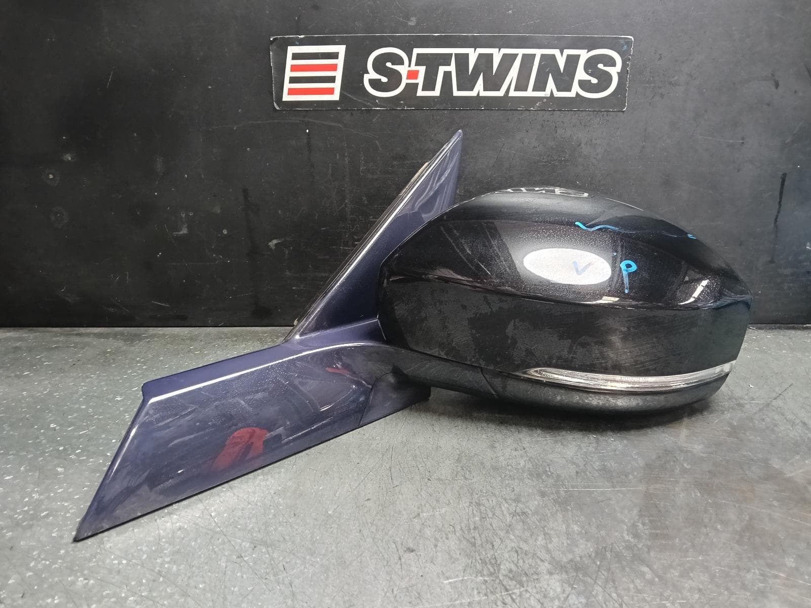 Used auto part listing image: 2018 LAND ROVER DISCOVERY LEFT DOOR MIRROR L462, POWER FOLDING, HEATED, NON BLIND SPOT, 12/16-12/20 0000419612