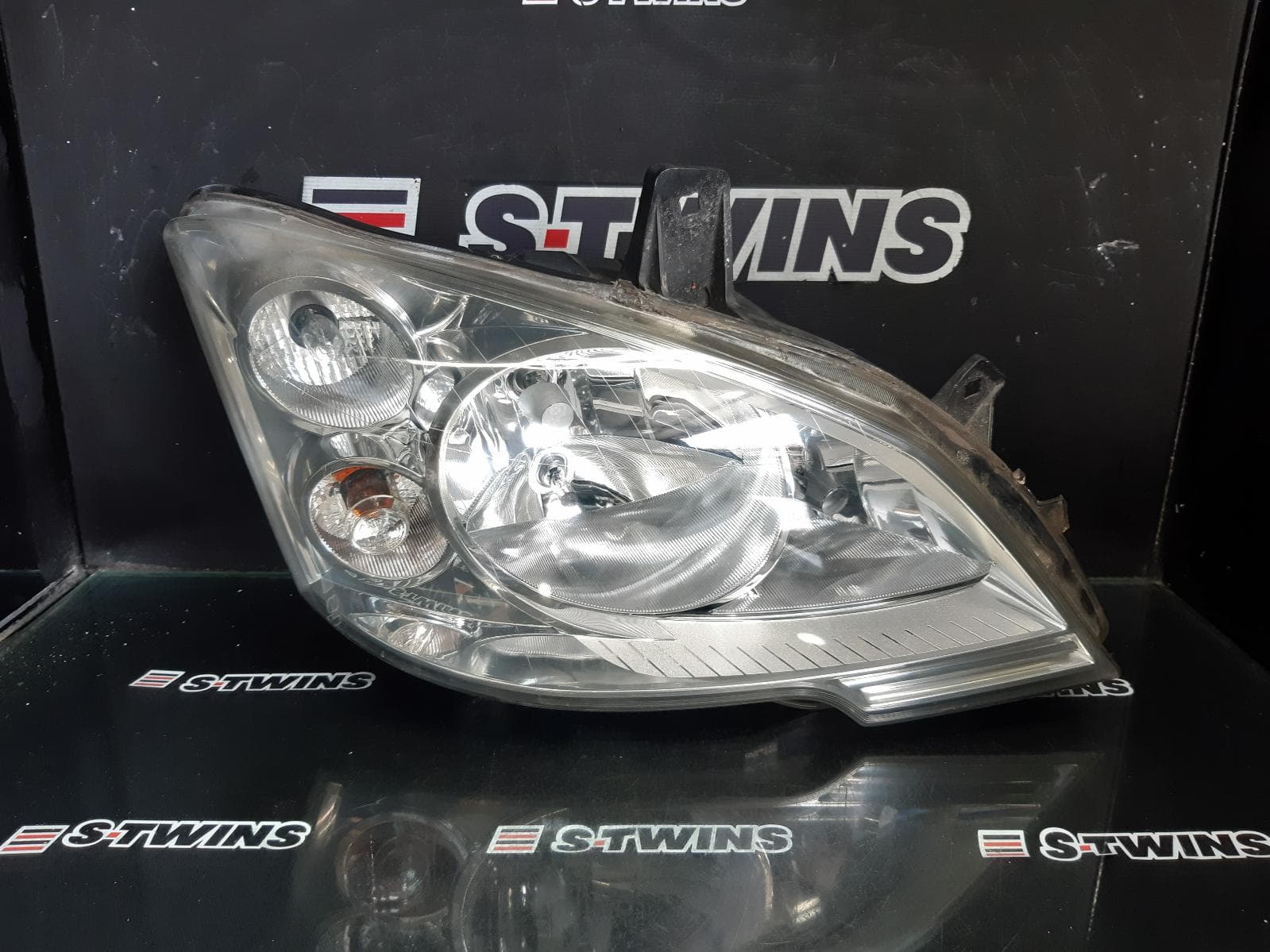 Used auto part listing image: 2011 MERCEDES VITO RIGHT HEADLAMP 639, NON HID TYPE, 02/11-02/15 0000354643
