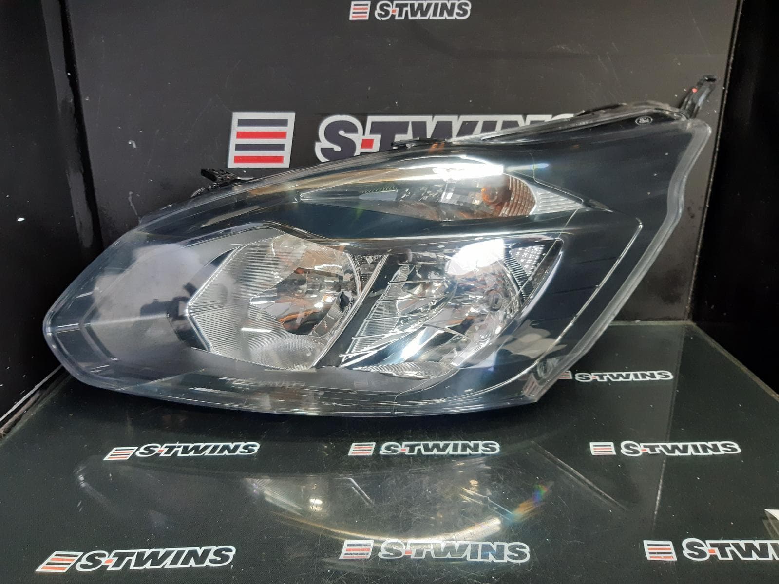 Used auto part listing image: 2016 FORD TRANSIT CUSTOM LEFT HEADLAMP VN, HALOGEN TYPE, 09/13-12/17 0000362326
