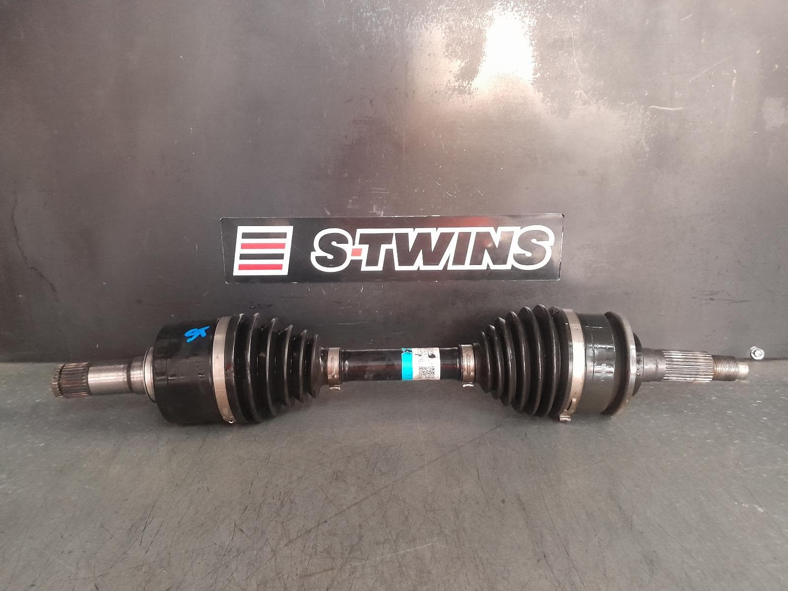 Used auto part listing image: 2021 FORD RANGER LEFT DRIVESHAFT FRONT, PX SERIES 3, XL/XLS/XLT/WILDTRAK, 06/18-04/22 0000359444