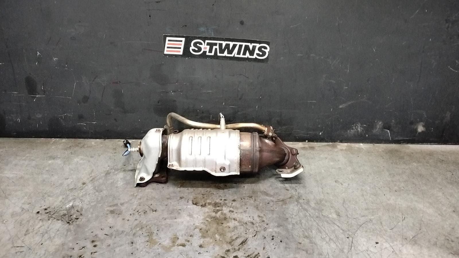 Used auto part listing image: 2017 HONDA CIVIC CATALYTIC CONVERTER MANIFOLD-CAT TYPE, 1.8, PETROL, 10TH GEN, 05/16-08/21 0000415703
