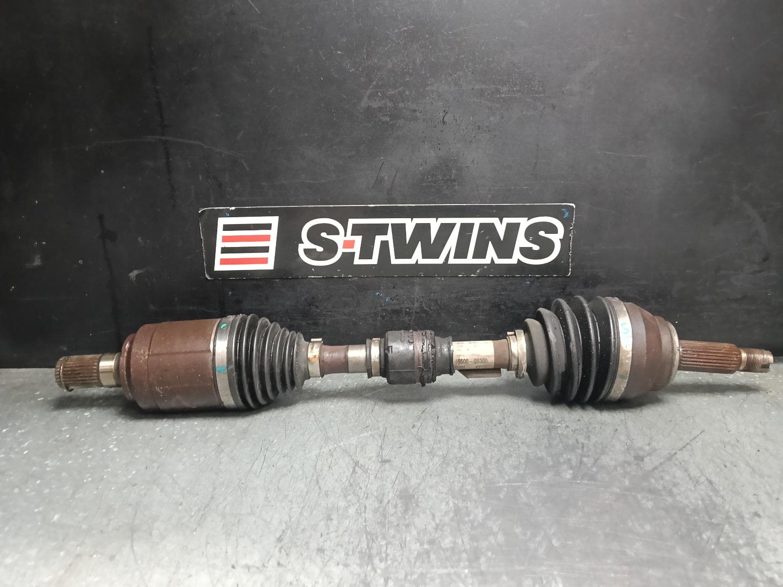 Used auto part listing image: 2019 KIA SELTOS LEFT DRIVESHAFT FRONT, AUTO T/M, PETROL, 1.6, SP2, 07/19- 0000411732