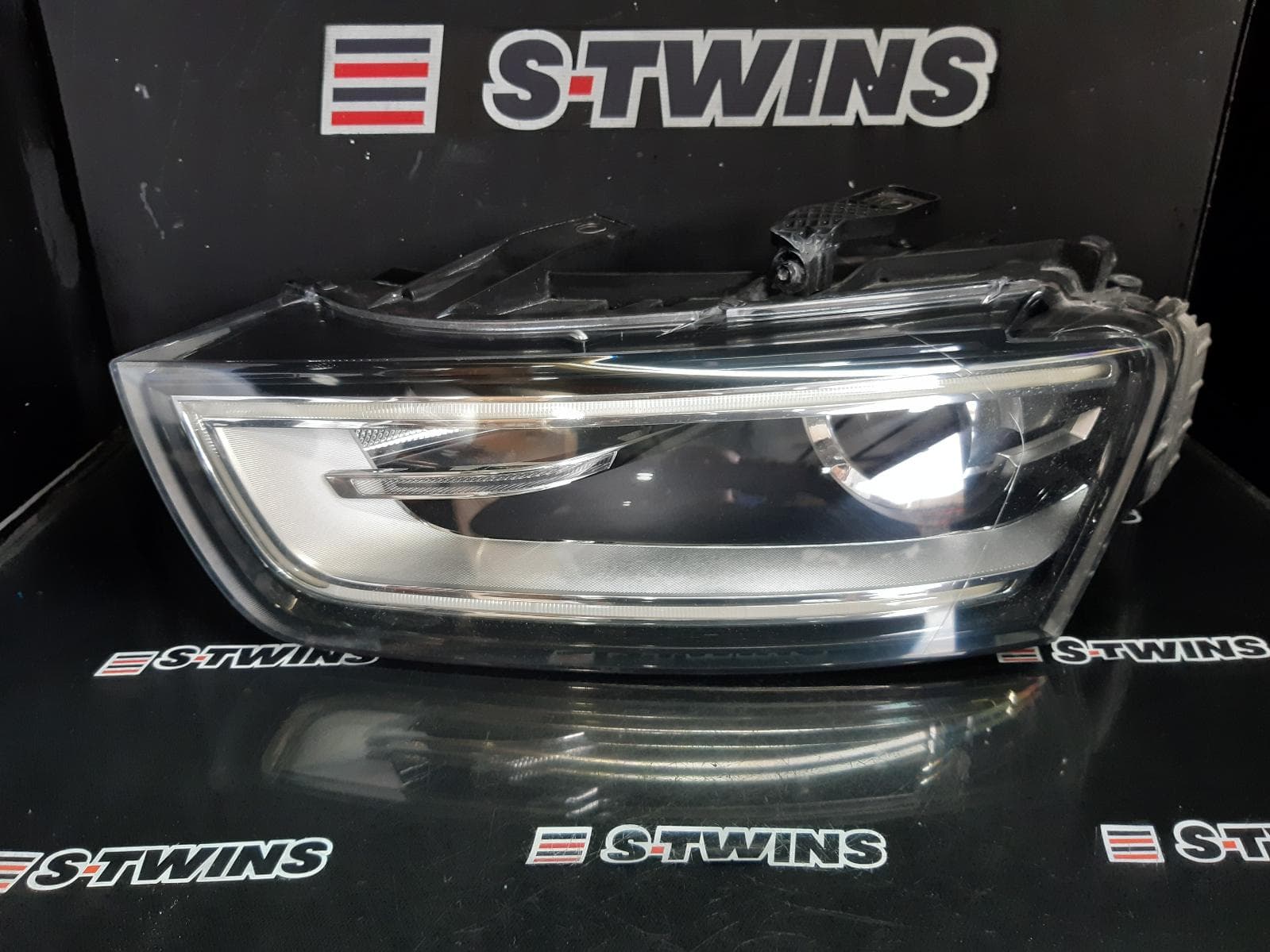 Used auto part listing image: 2013 AUDI Q3 LEFT HEADLAMP 8U, Q3/RSQ3, XENON, ADAPTIVE TYPE, 03/12-10/14 0000331322