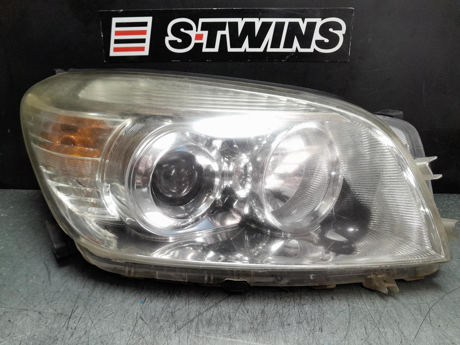 Used auto part listing image: 2007 TOYOTA RAV4 RIGHT HEADLAMP ACA33, 11/05-08/08 0000376137