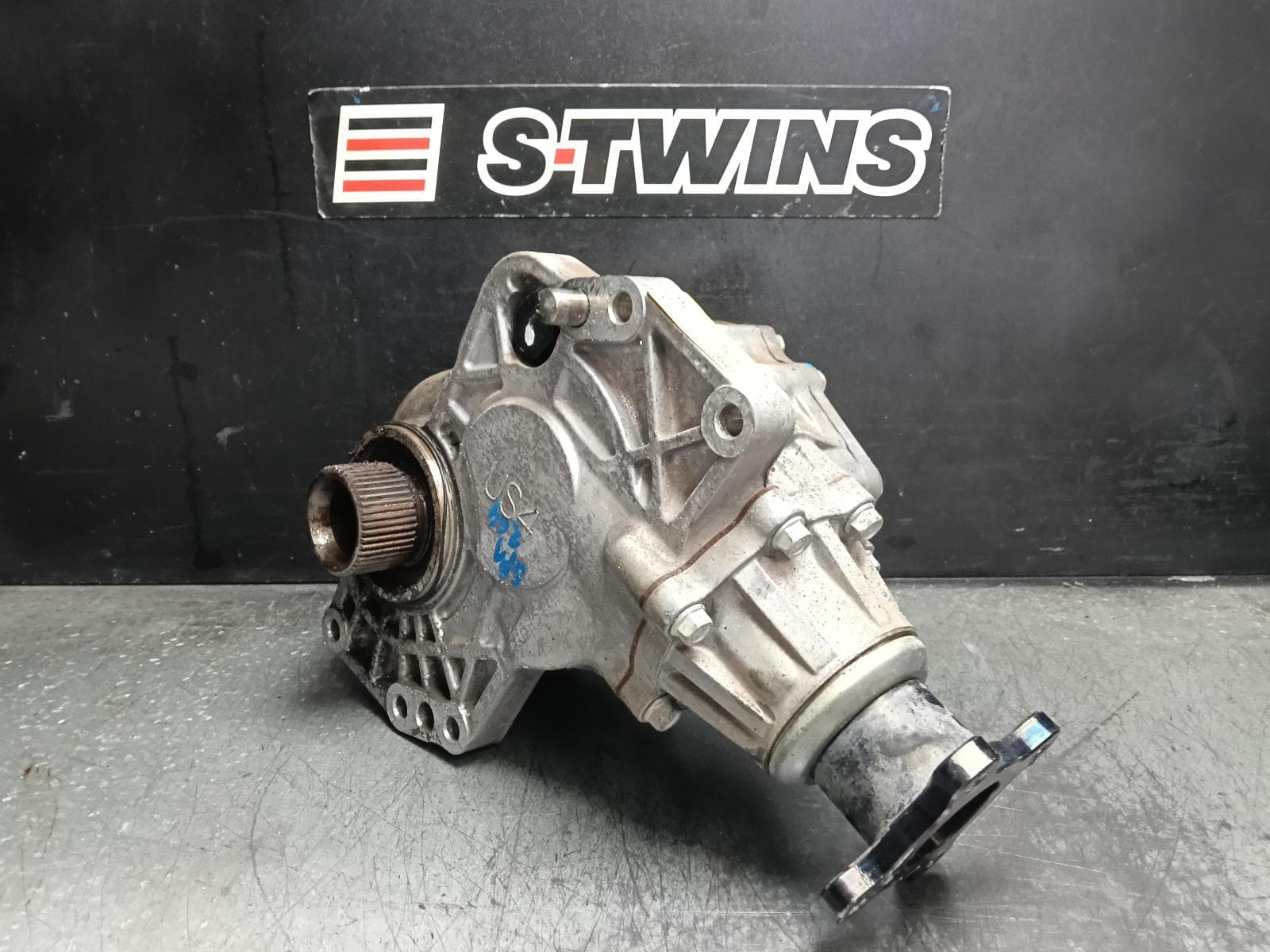 Used auto part listing image: 2021 HYUNDAI STARIA TRANSFER CASE US4, 04/21- 0000411468