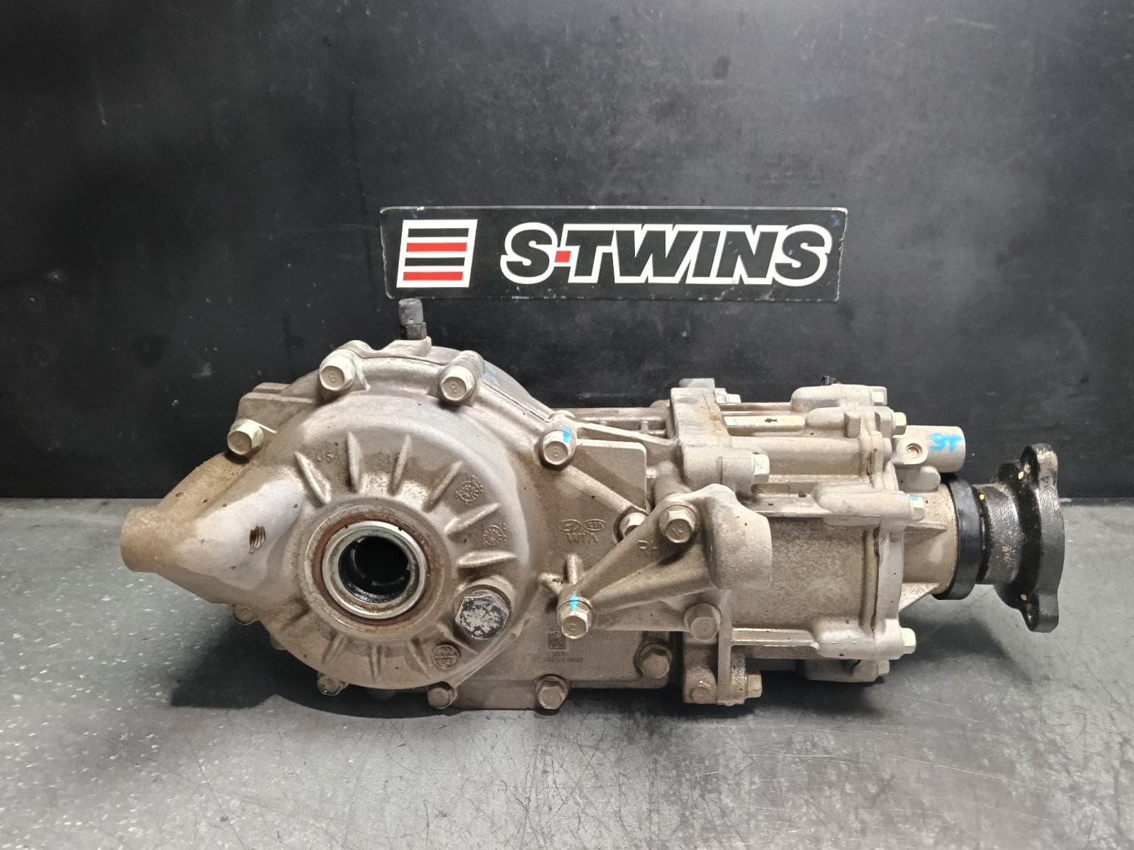 Used auto part listing image: 2021 HYUNDAI STARIA DIFFERENTIAL CENTRE US4, REAR, DIESEL, 2.2, TURBO, D4HB, AWD, 04/21- 0000411441