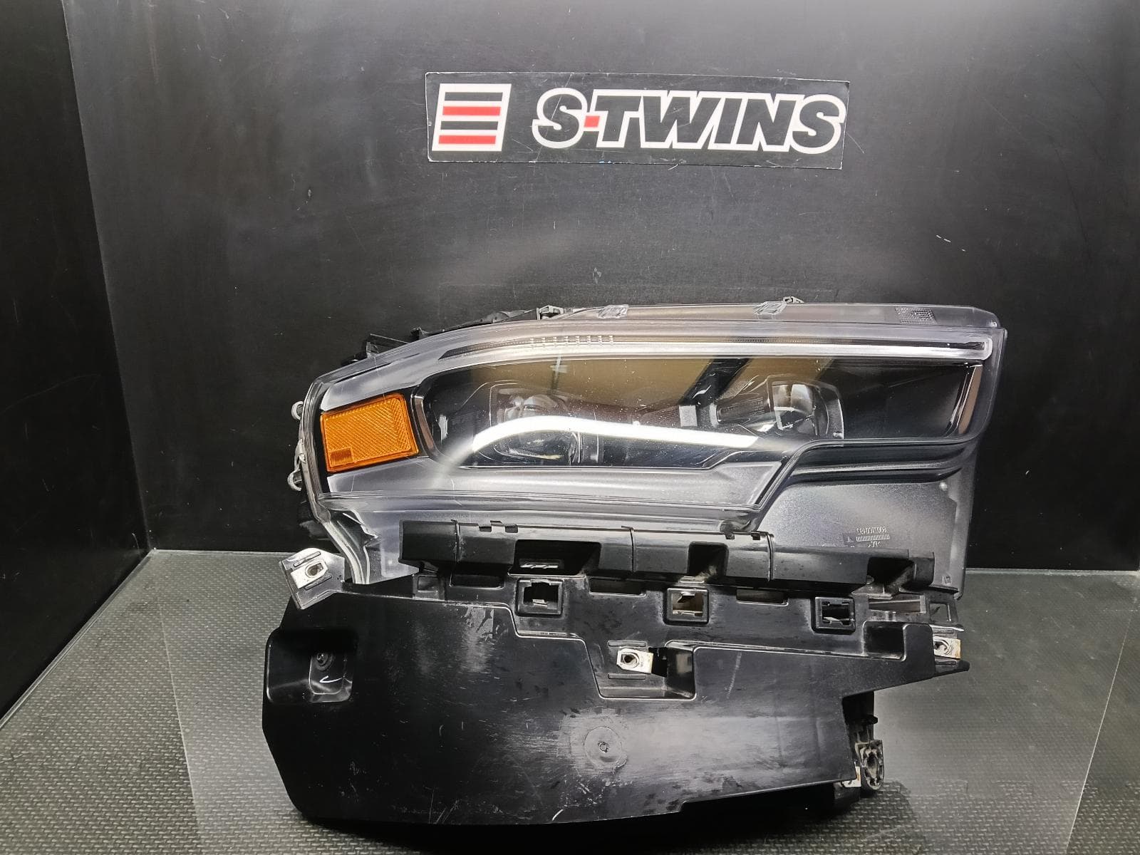 Used auto part listing image: 2021 RAM 1500 RIGHT HEADLAMP DT, W/ LED, PROJECTOR, DAYTIME RUNNING LAMP TYPE, 10/20-12/23 0000411924