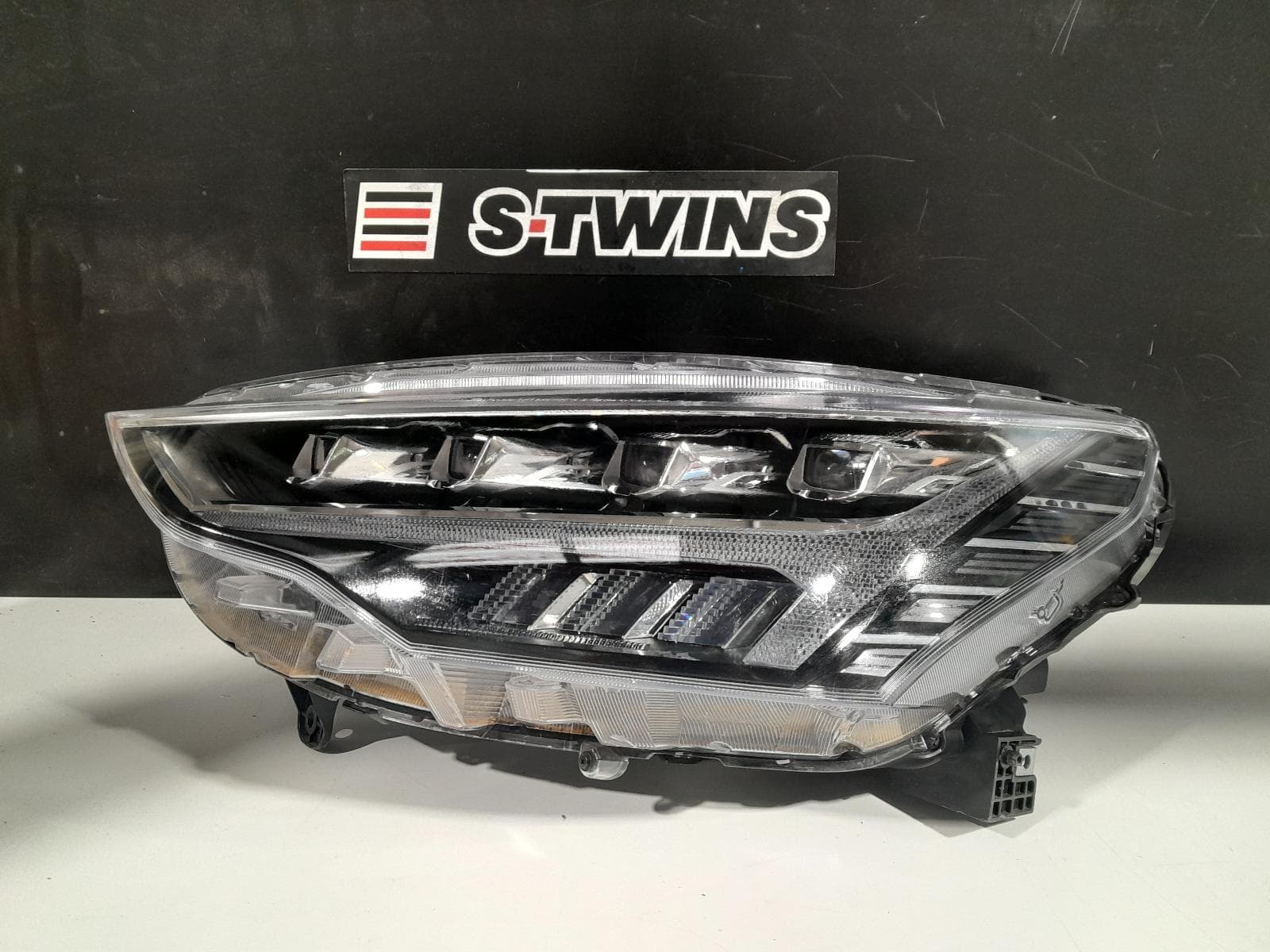 Used auto part listing image: 2022 HAVAL JOLION LEFT HEADLAMP A01, NON HEV, LED TYPE, 02/21- 0000310559