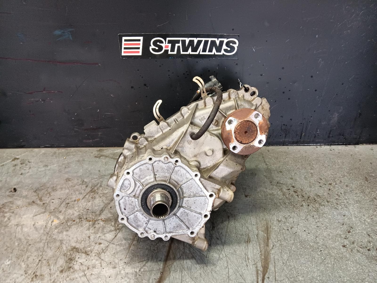Used auto part listing image: 2022 SSANGYONG MUSSO TRANSFER CASE AUTO, 4WD, DIESEL, 2.2, TURBO, Q200 SERIES, 08/18- 0000410546