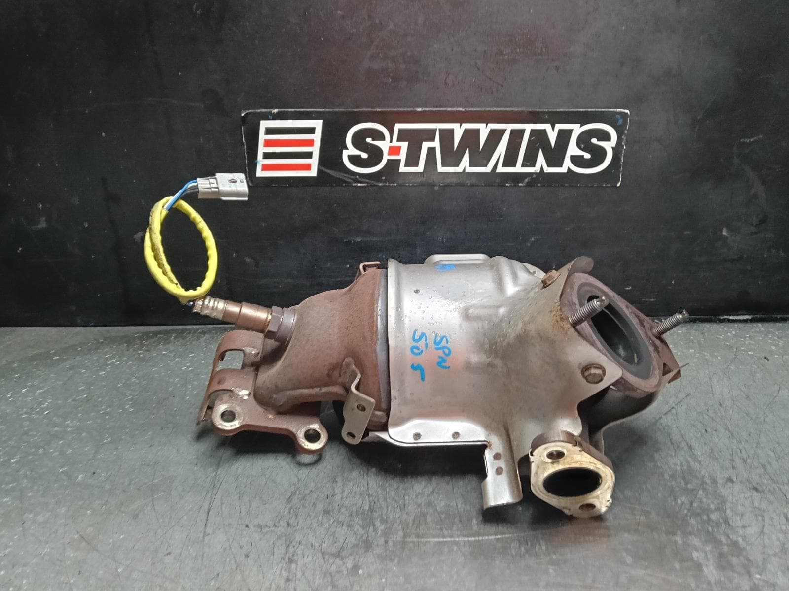 Used auto part listing image: 2023 MITSUBISHI OUTLANDER CATALYTIC CONVERTER MANIFOLD-CAT TYPE, 2.5, PETROL, PR25, ZM, 08/21- 0000415872