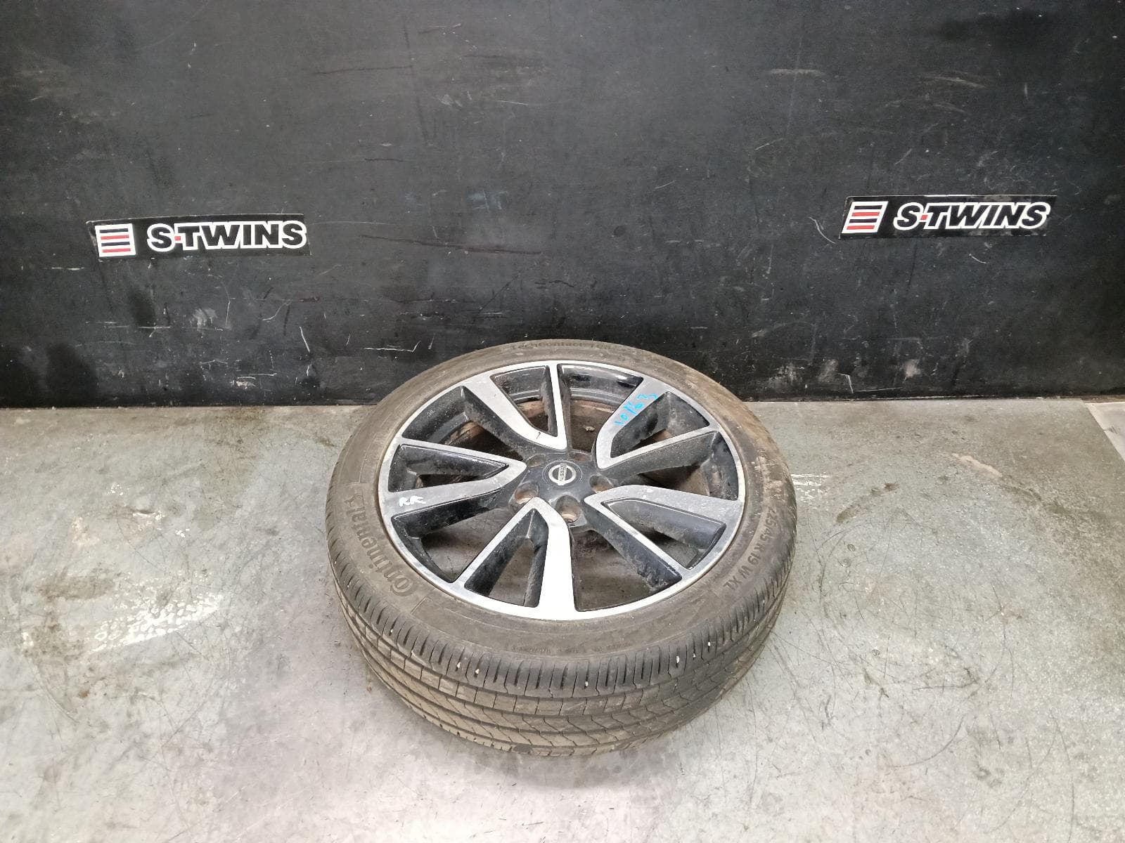 Used auto part listing image: 2016 NISSAN QASHQAI WHEEL MAG FACTORY, 19X7IN, Ti/TL, J11, 12/13-06/17 0000418965