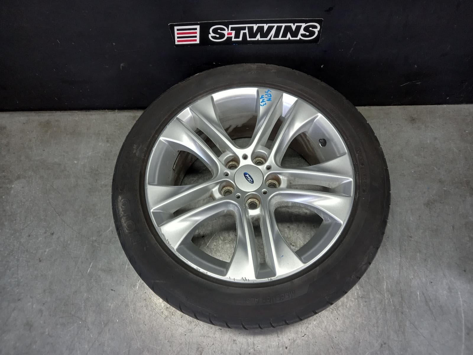 Used auto part listing image: 2011 FORD FALCON WHEEL MAG FG MKI-MKII, FACTORY, 17X8IN, XR6, 05/08-10/14 0000392913