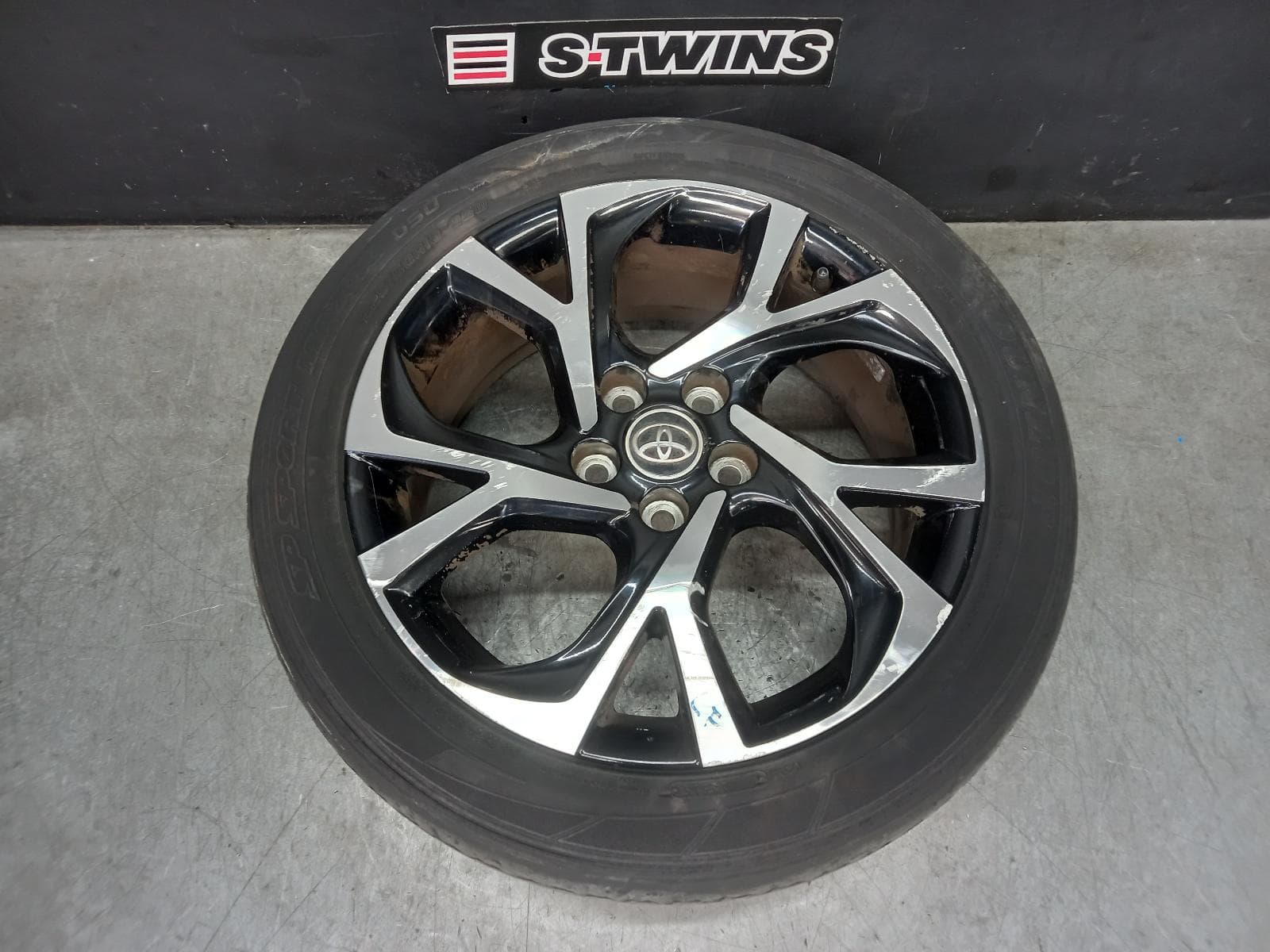 Used auto part listing image: 2018 TOYOTA C-HR WHEEL MAG FACTORY, 18X7IN, 5 Y SPOKE, GEN 1, 12/16-09/19 0000384341