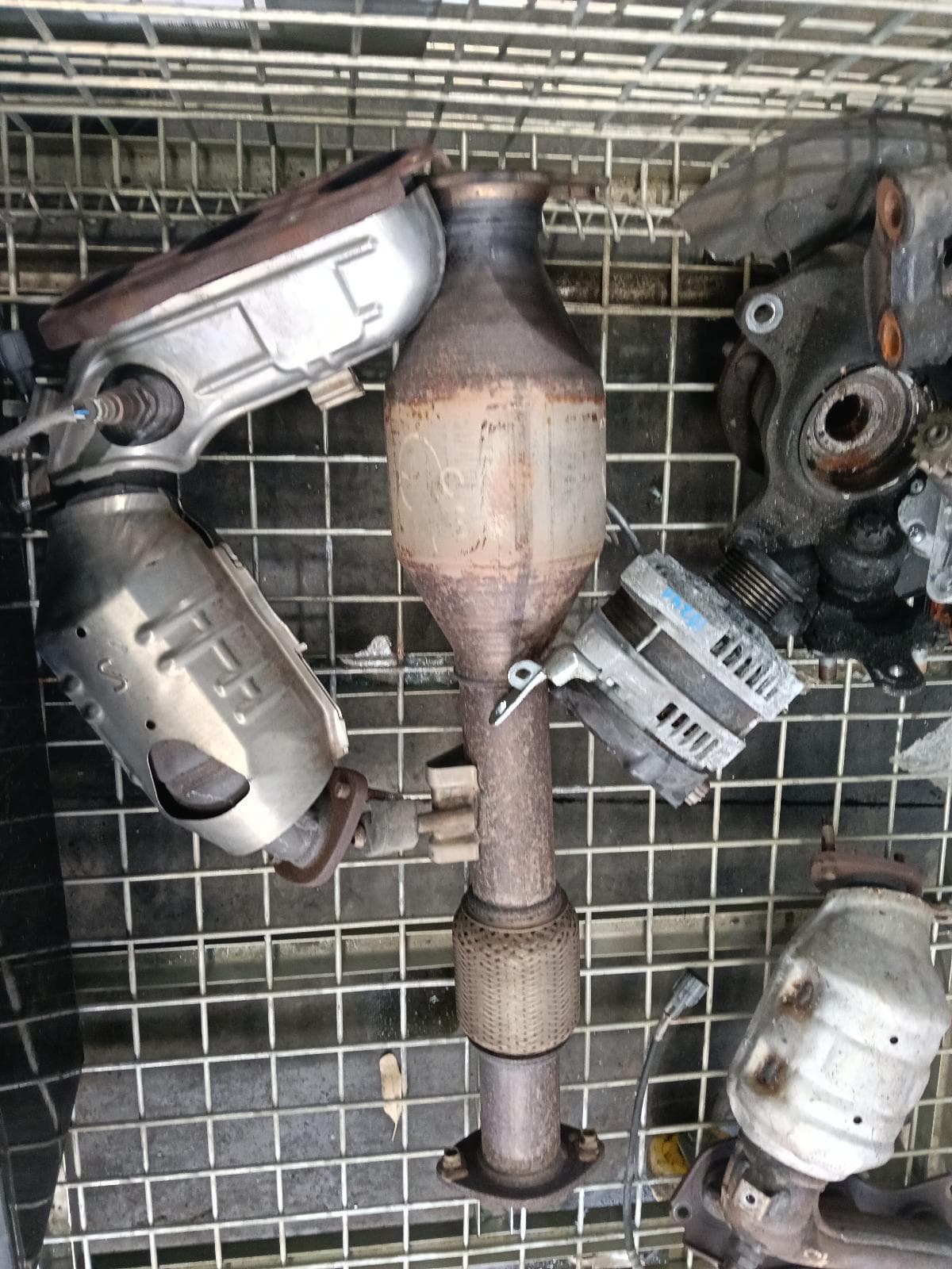 Used auto part listing image: 2015 TOYOTA KLUGER CATALYTIC CONVERTER UNDER CAR-CAT TYPE, 3.5, PETROL, GSU50/GSU55, 12/13-10/16 0000417591