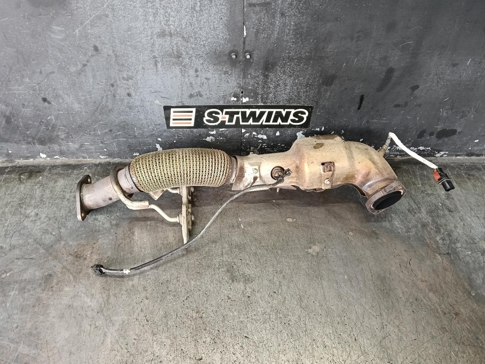 Used auto part listing image: 2017 FORD ESCAPE CATALYTIC CONVERTER DOWNPIPE-CAT TYPE, 2.0, PETROL, ZG, 09/16-05/20 0000410905