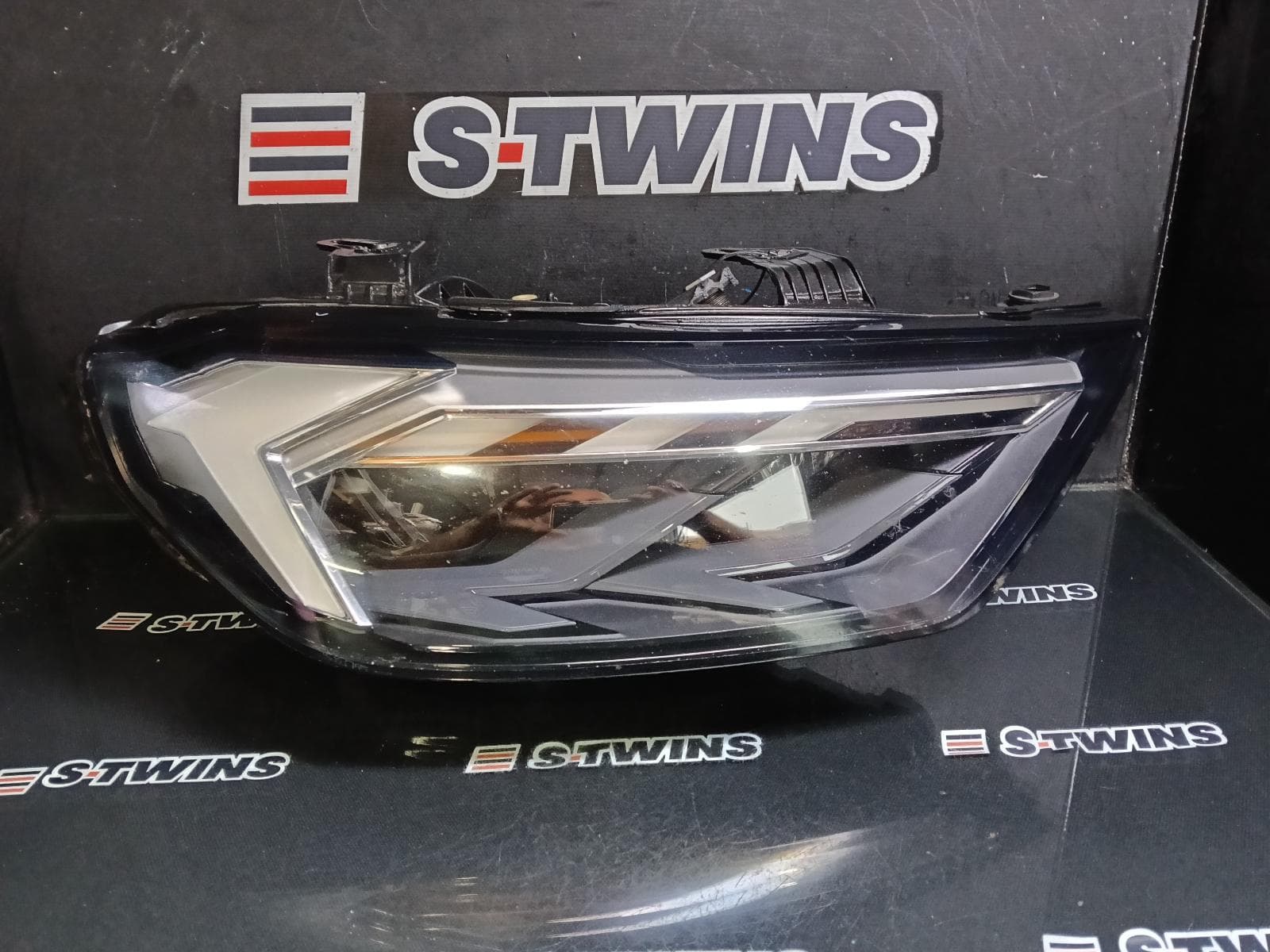 Used auto part listing image: 2019 AUDI A1 RIGHT HEADLAMP W/ LED TYPE, GB, 01/19- 0000381637