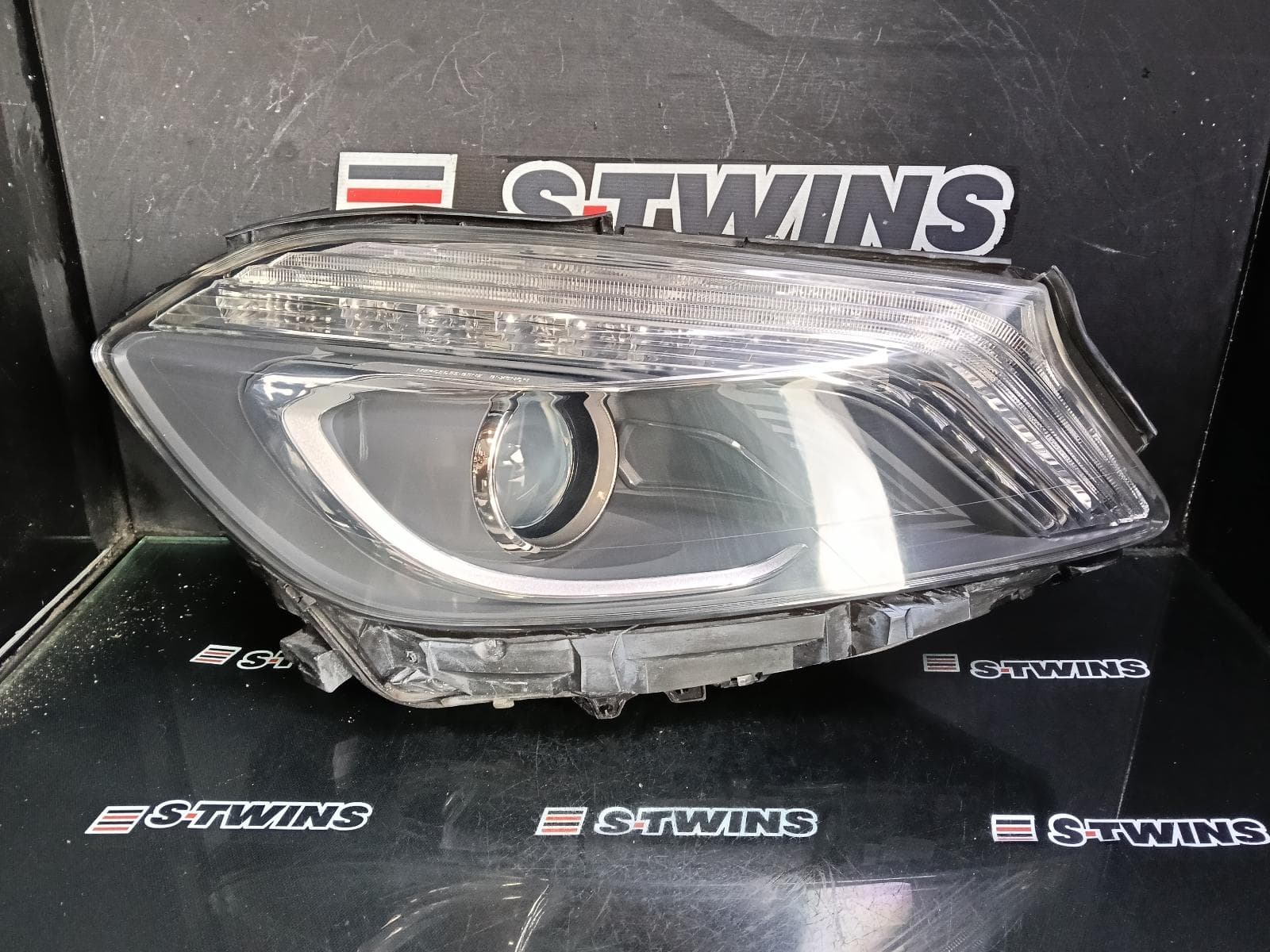 Used auto part listing image: 2013 MERCEDES A CLASS RIGHT HEADLAMP W176, W/ BI-XENON, CHROME RING, NON ILS TYPE, A180/A200, 09/12-08/15 0000386947