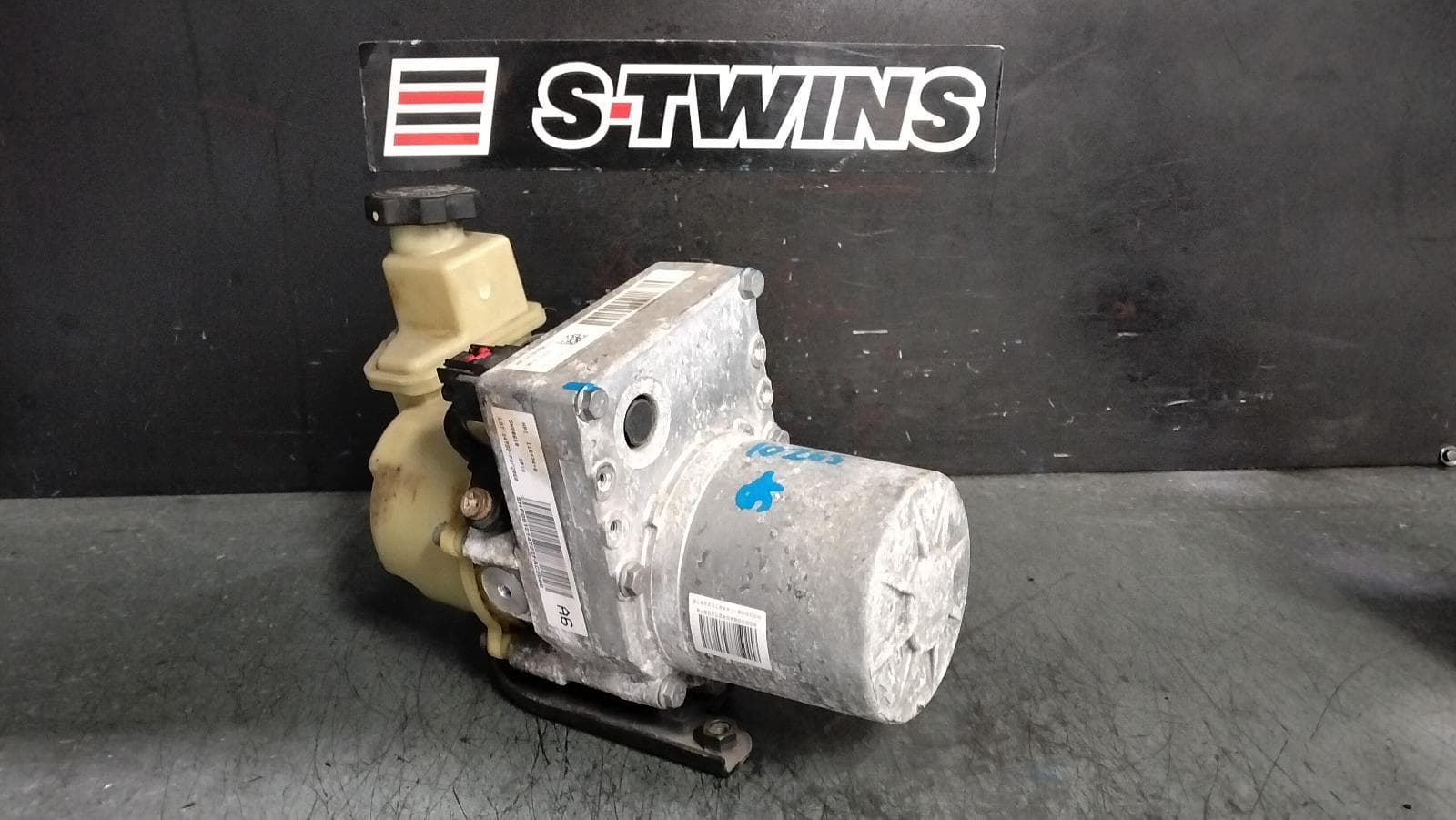 Used auto part listing image: 2015 CHRYSLER 300C STEERING PUMP PETROL, 3.6, LX2, ELECTRIC TYPE, 12/11-12/21 0000392440