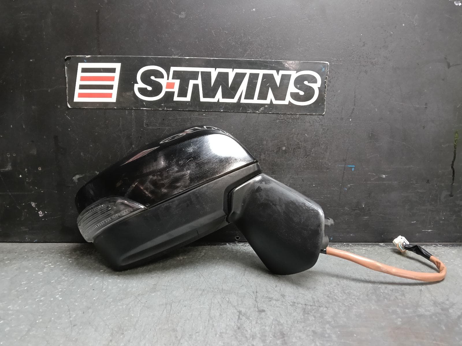 Used auto part listing image: 2017 SUBARU WRX RIGHT DOOR MIRROR V1, POWER FOLDING, HEATED, NON CAMERA TYPE, 03/14-10/21 0000422176