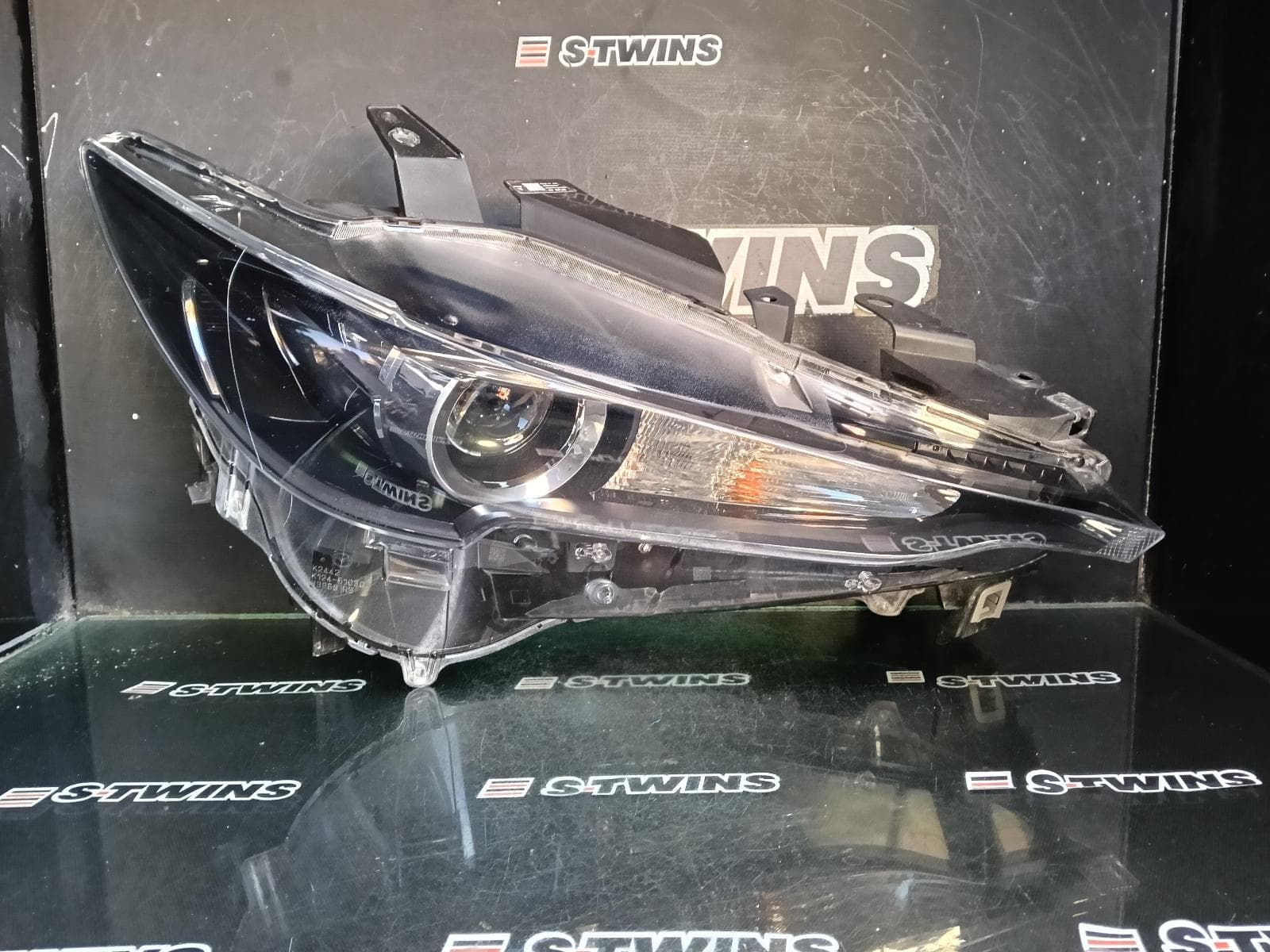 Used auto part listing image: 2022 MAZDA CX8 RIGHT HEADLAMP KG, LED, W/ AFS & NON ADAPTIVE, NON DAYTIME RUNNING LAMP TYPE, 12/19-10/22 0000294289