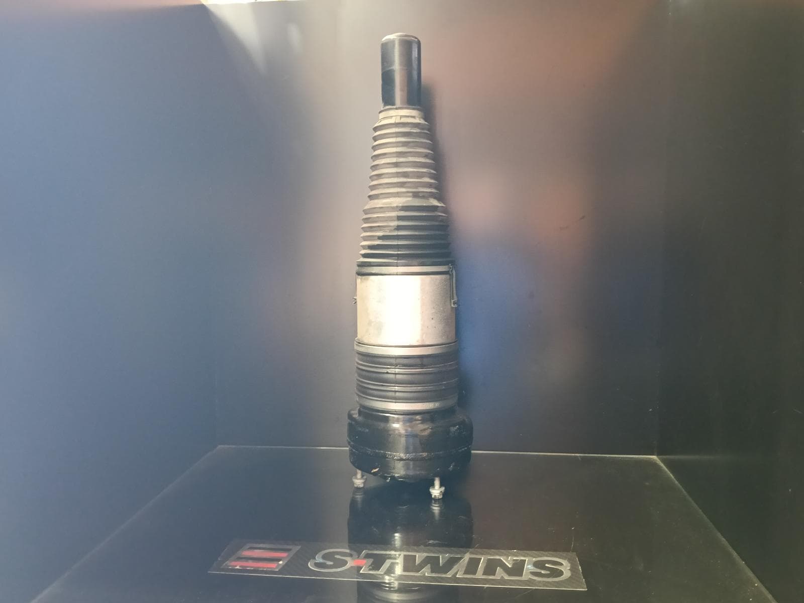 Used auto part listing image: 2021 AUDI Q7 LEFT FRONT STRUT 4M, AIRBAG TYPE, 09/15- 0000386035