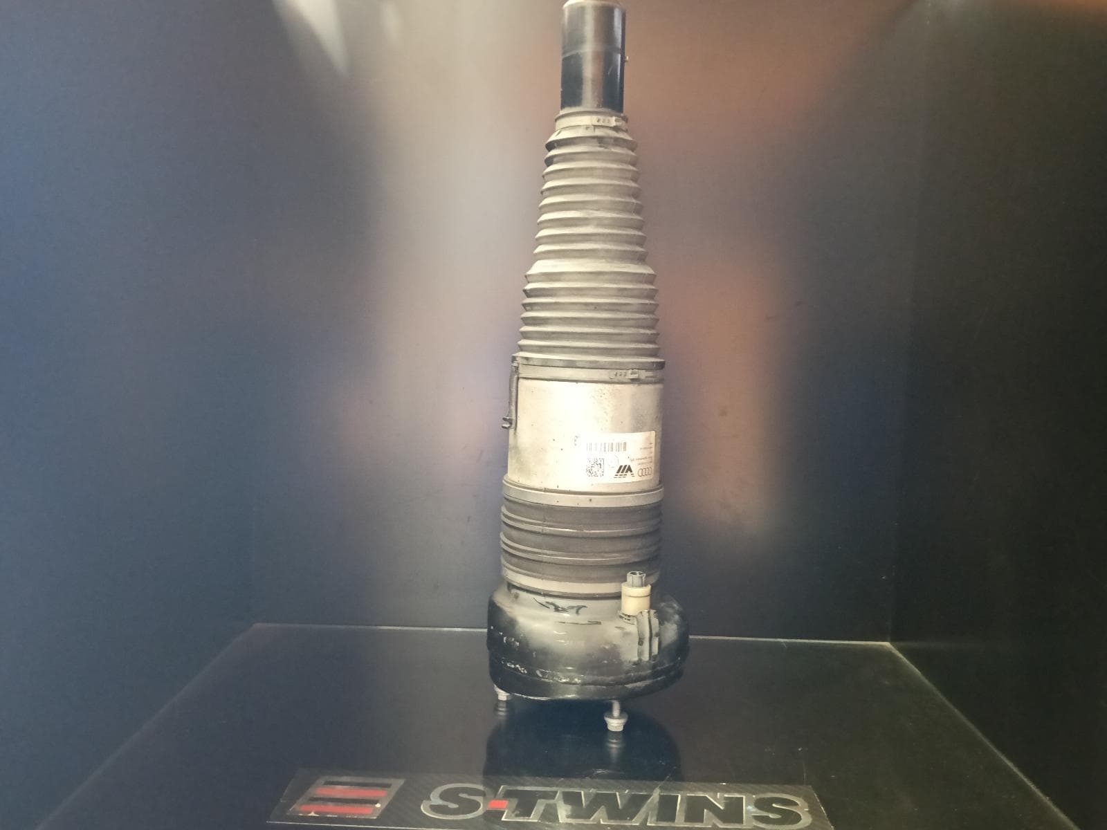 Used auto part listing image: 2021 AUDI Q7 RIGHT FRONT STRUT 4M, AIRBAG TYPE, 09/15- 0000386036