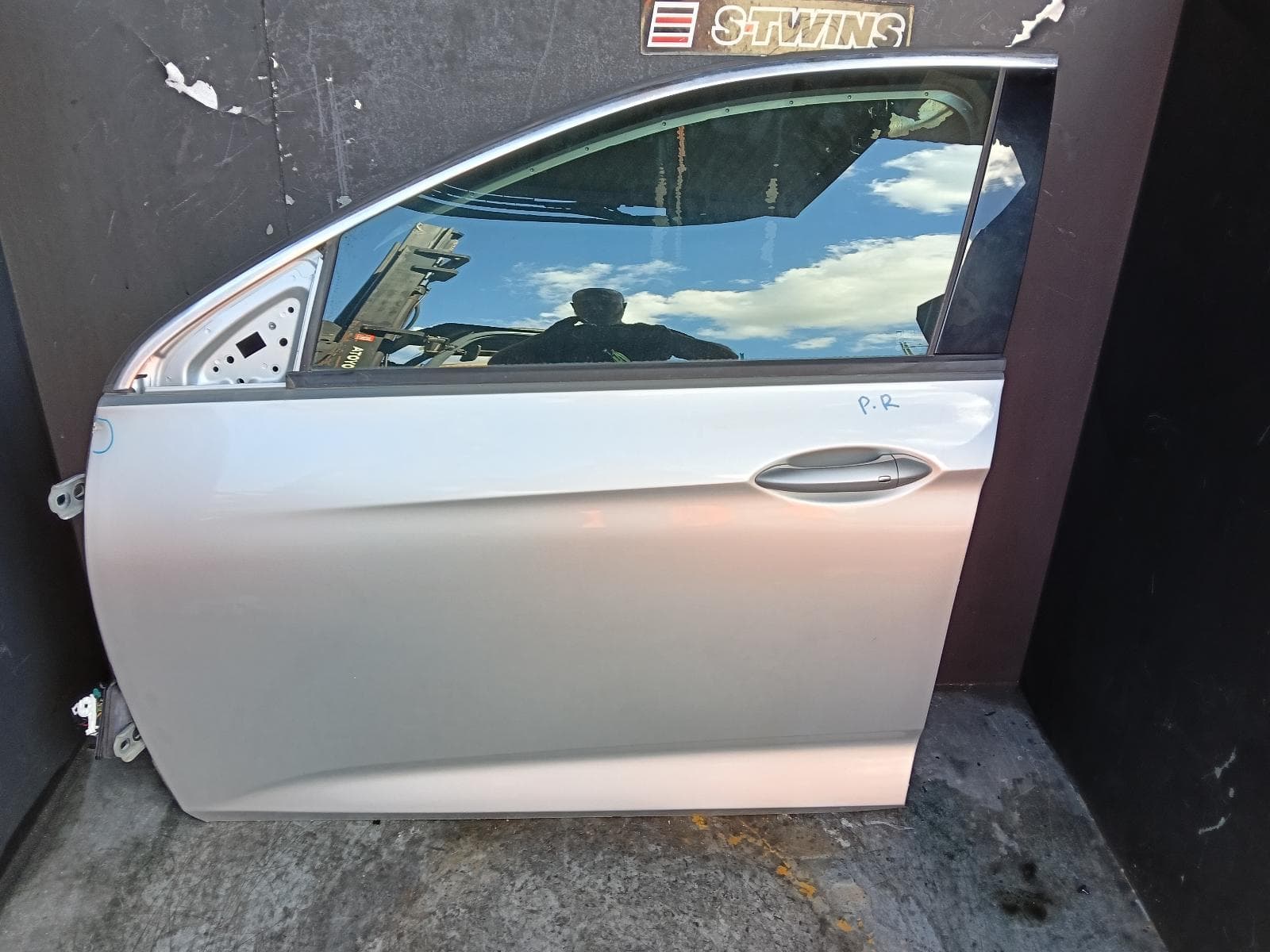 Used auto part listing image: 2019 HOLDEN COMMODORE LEFT FRONT DOOR ZB, HATCH/WAGON, 10/17-12/20 0000391582