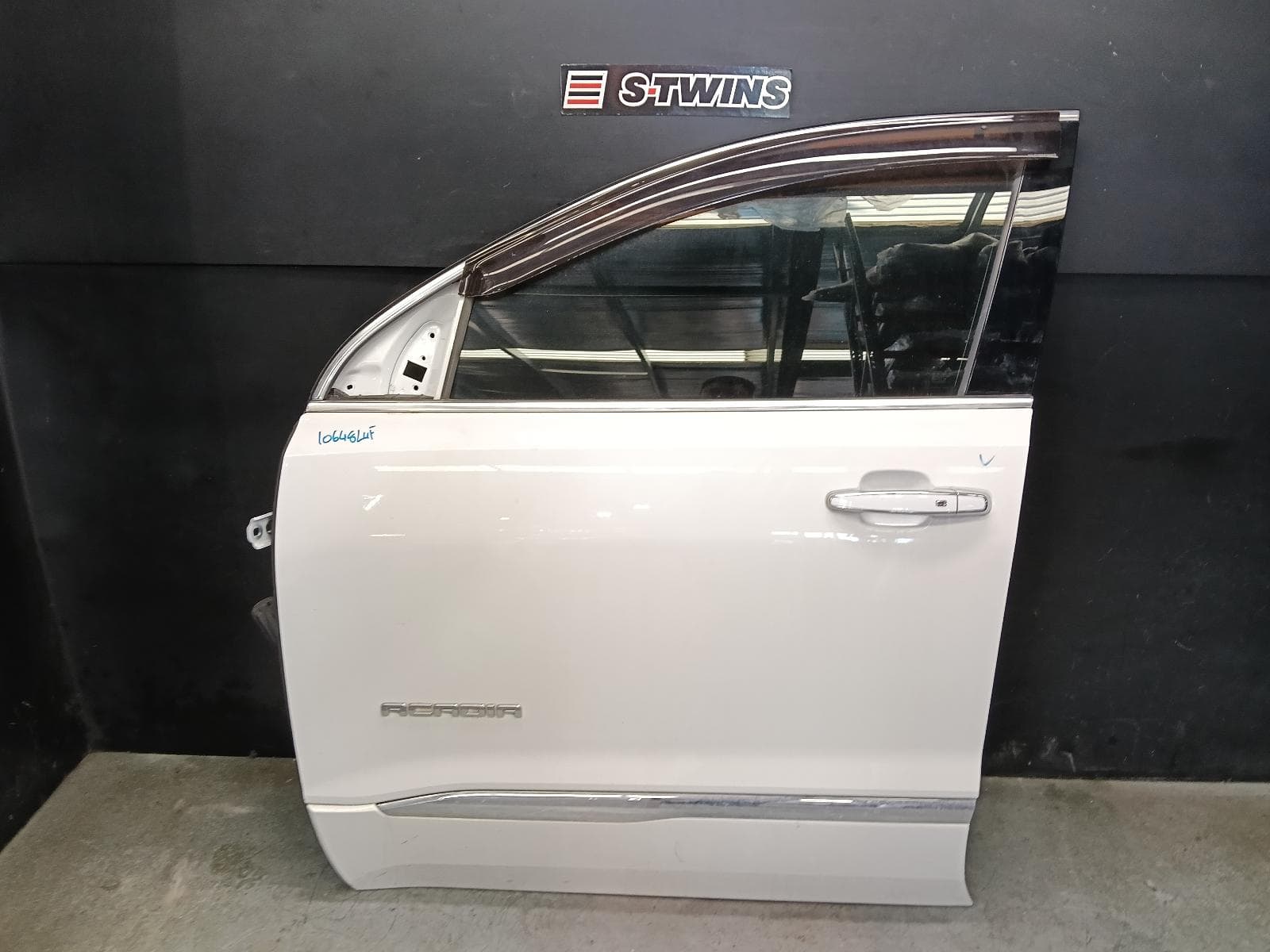 Used auto part listing image: 2018 HOLDEN ACADIA LEFT FRONT DOOR AC, 08/18-12/20 0000415138