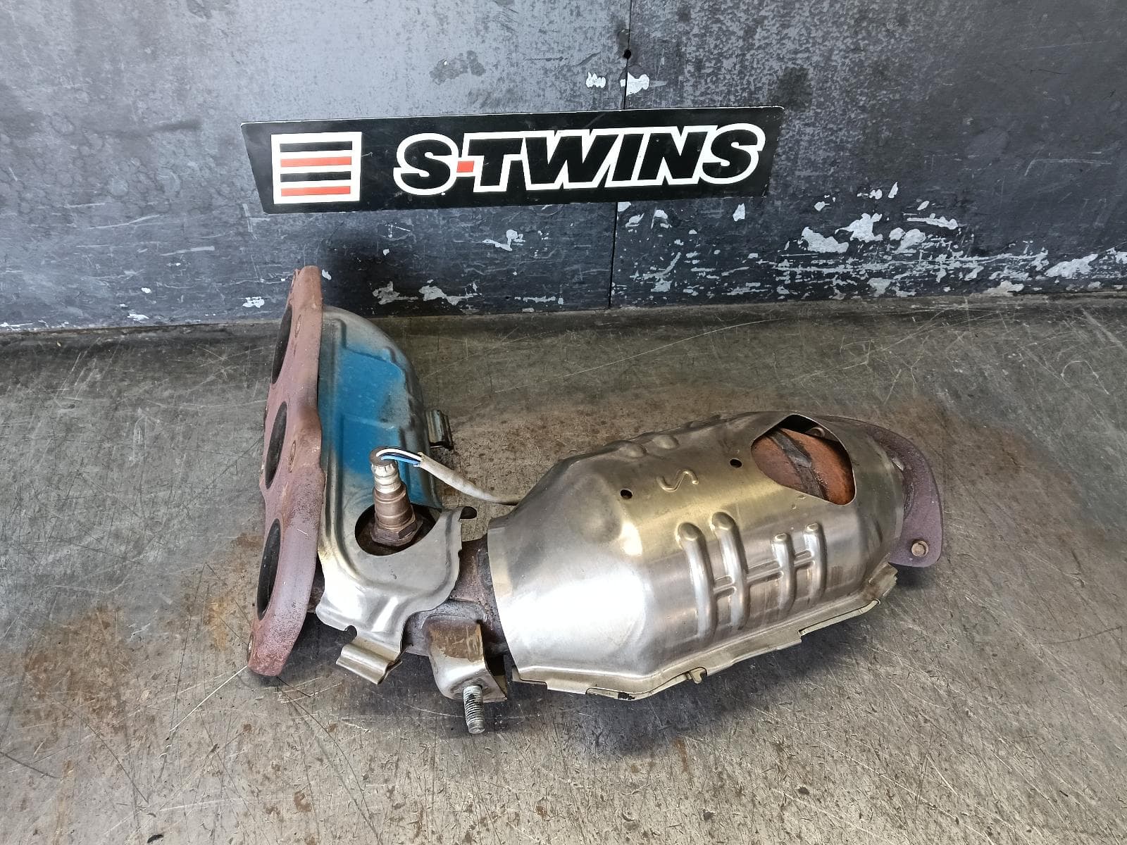 Used auto part listing image: 2015 TOYOTA KLUGER CATALYTIC CONVERTER MANIFOLD-CAT TYPE, 3.5, PETROL, FRONT, GSU50/GSU55, 12/13-10/16 0000399045