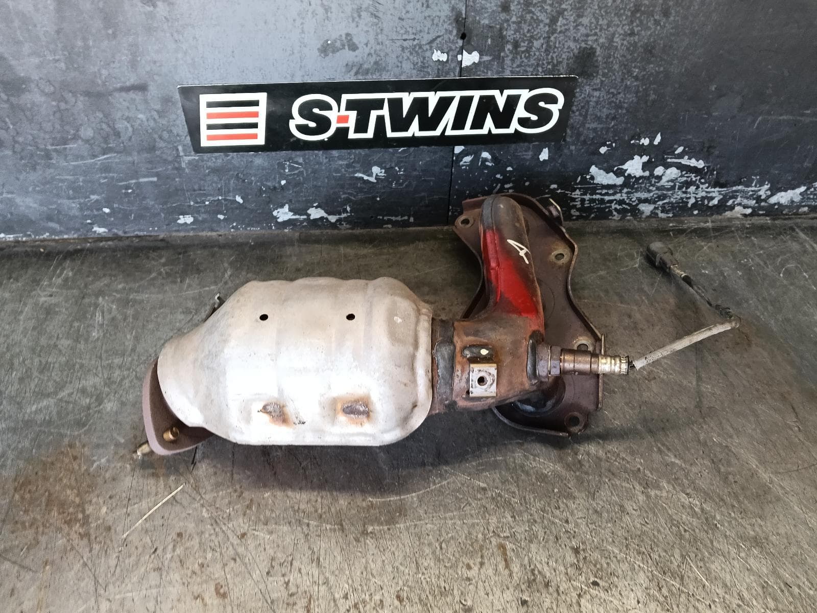 Used auto part listing image: 2015 TOYOTA KLUGER CATALYTIC CONVERTER MANIFOLD-CAT TYPE, 3.5, PETROL, REAR, GSU50/GSU55, 12/13-10/16 0000399046