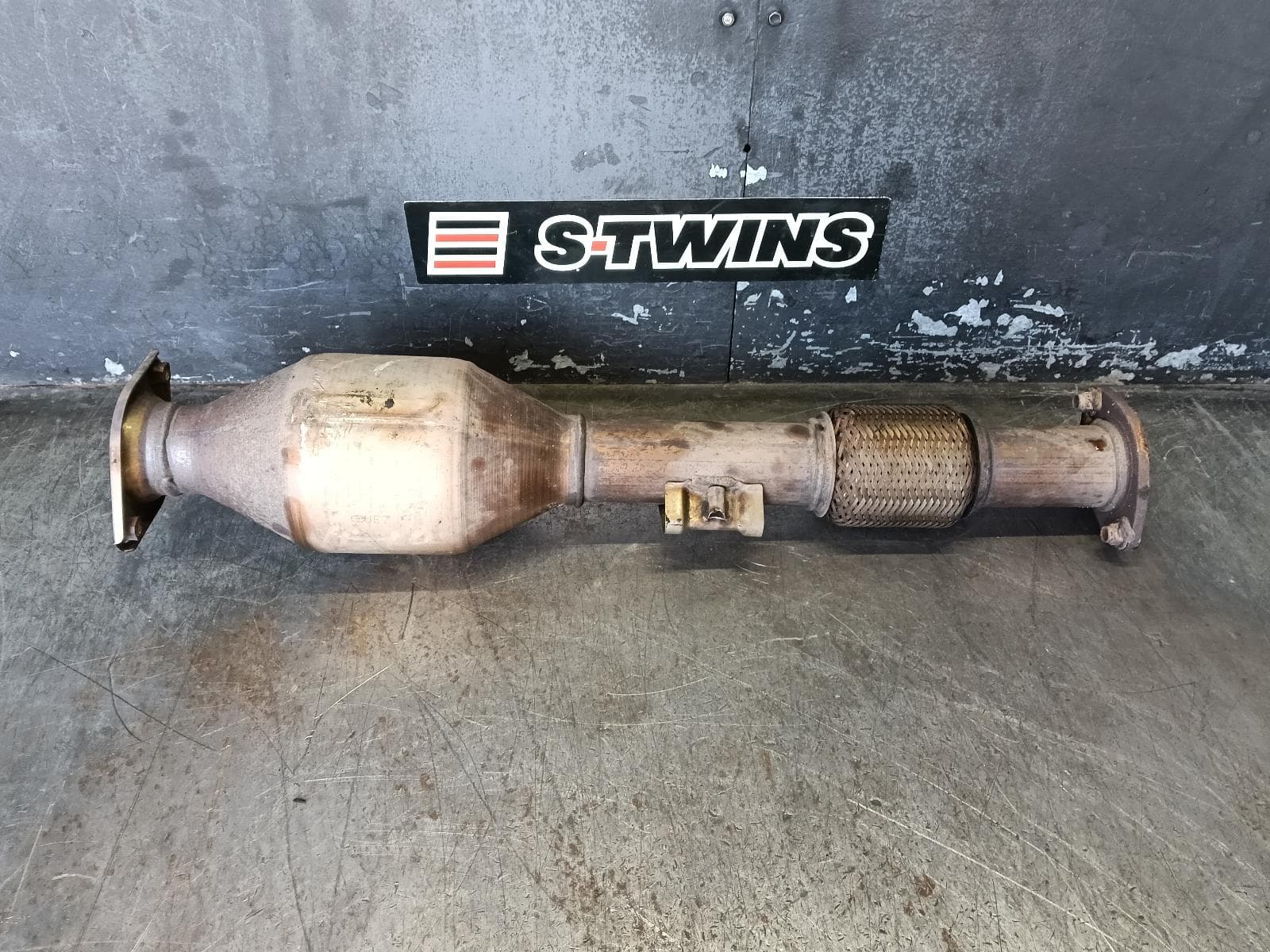 Used auto part listing image: 2015 TOYOTA KLUGER CATALYTIC CONVERTER UNDER CAR-CAT TYPE, 3.5, PETROL, GSU50/GSU55, 12/13-10/16 0000399047