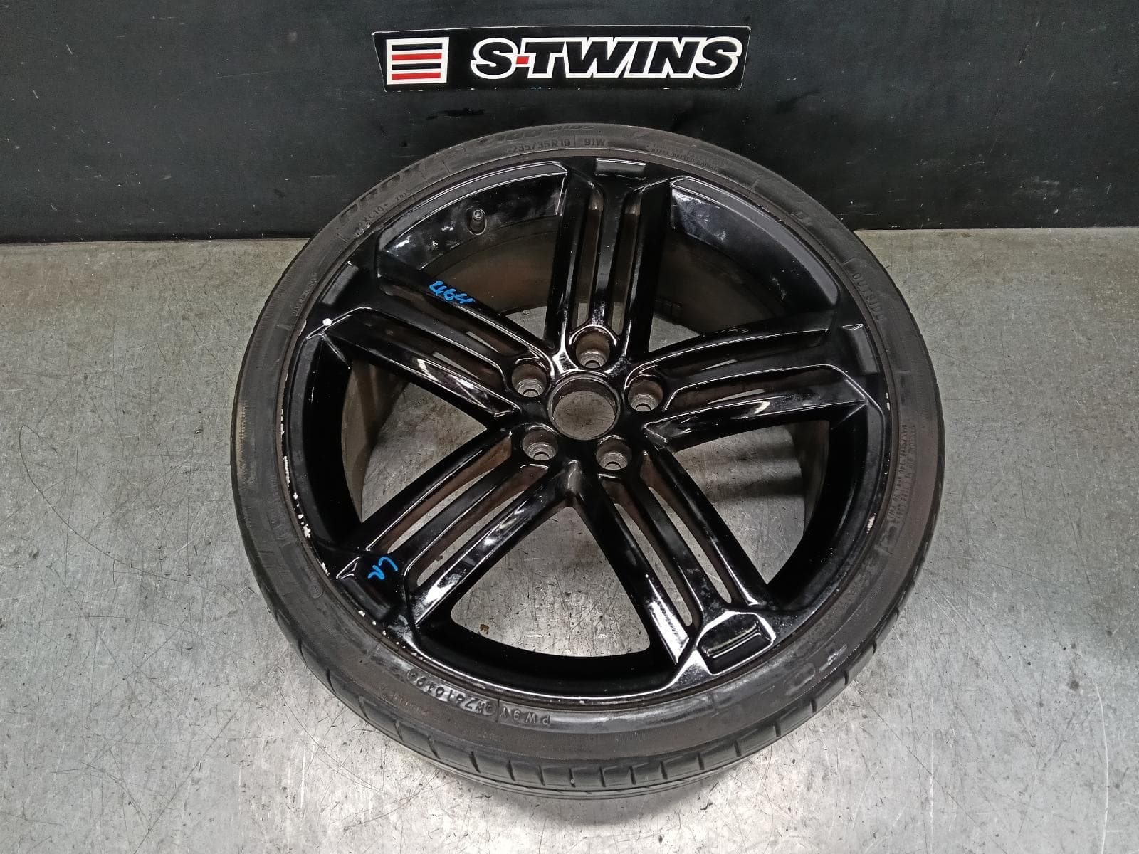 Used auto part listing image: 2014 VOLKSWAGEN GOLF WHEEL MAG FACTORY, 19X7.5IN, SANTIAGO, GEN 7, GTi PERFORMANCE, 03/14-03/17 0000395725