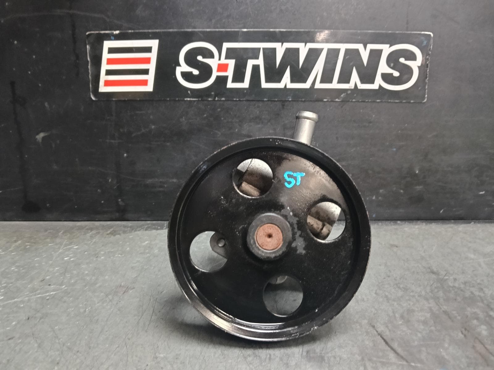 Used auto part listing image: 2022 LDV DELIVER 9 STEERING PUMP DIESEL, 2.0, TURBO, 07/20-06/24 0000413557