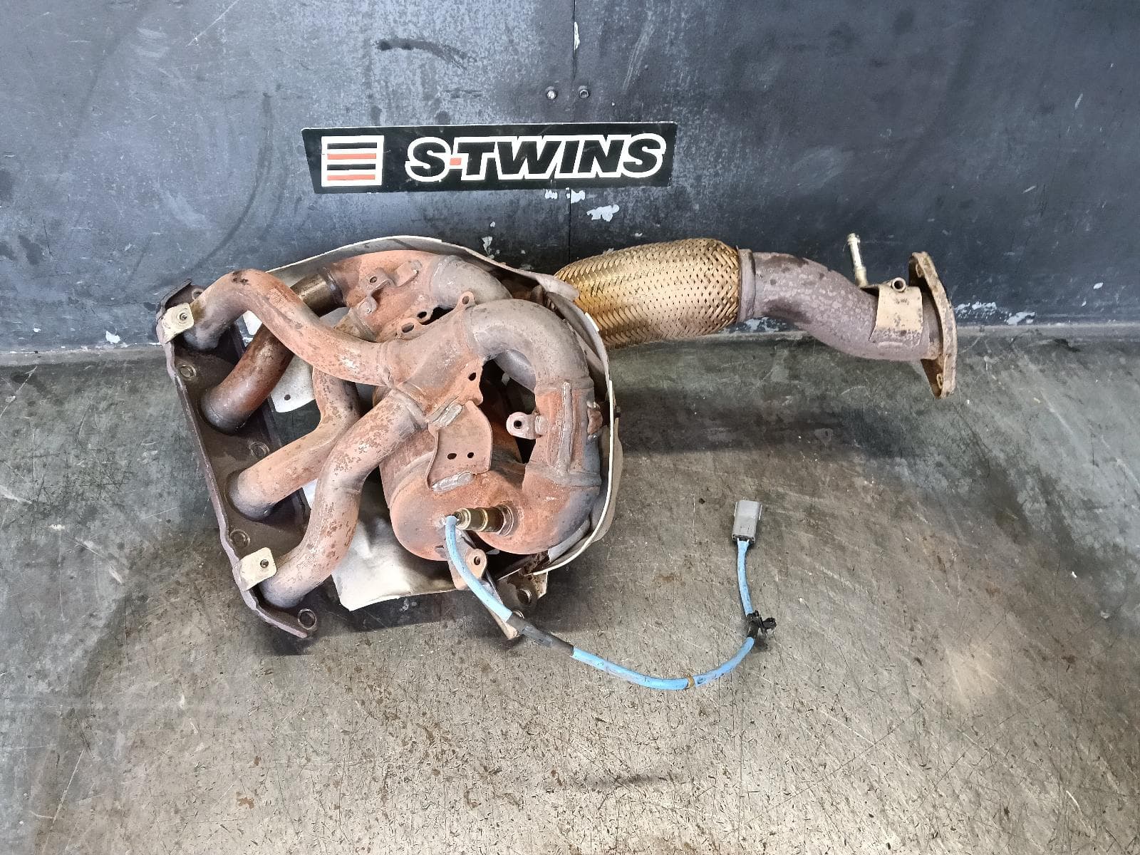 Used auto part listing image: 2017 MAZDA CX5 CATALYTIC CONVERTER MANIFOLD CAR-CAT TYPE, PETROL, 2.5, 4WD, KF, 02/17- 0000403475