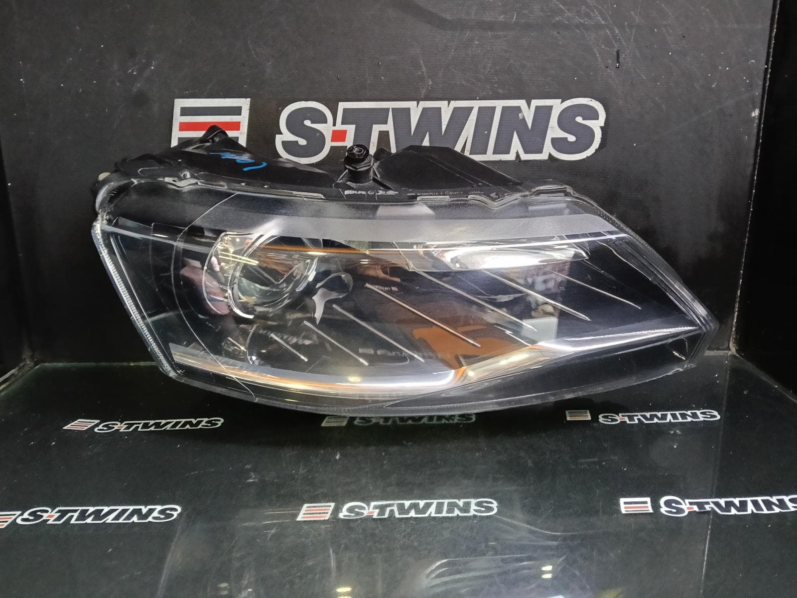 Used auto part listing image: 2020 SKODA RAPID RIGHT HEADLAMP NH, XENON TYPE, 05/14-12/20 0000402413
