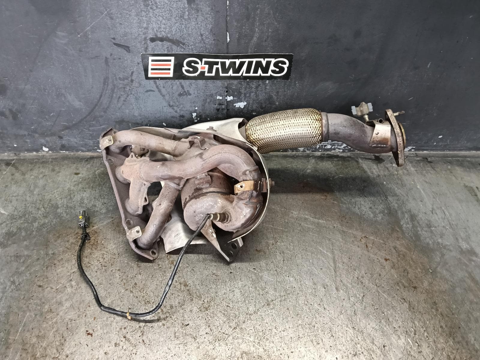 Used auto part listing image: 2018 MAZDA CX5 CATALYTIC CONVERTER MANIFOLD CAR-CAT TYPE, PETROL, 2.5, 4WD, KF, 02/17- 0000403625