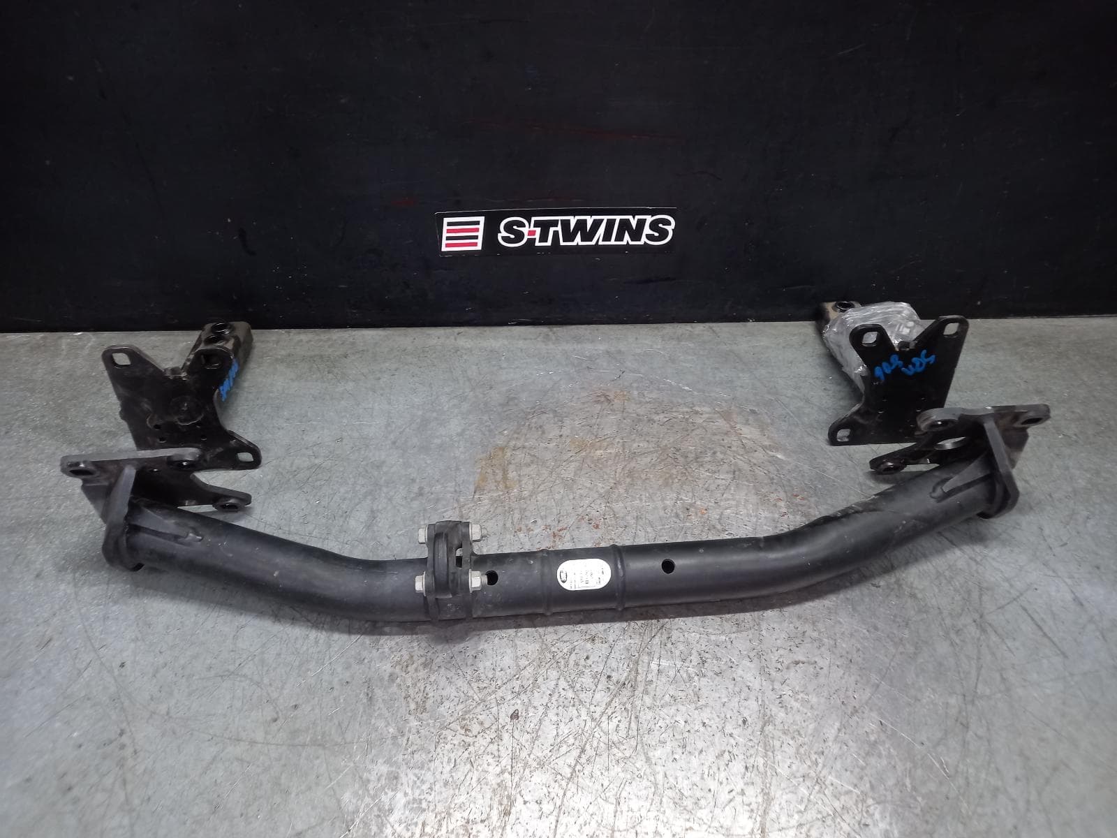 Used auto part listing image: 2018 LAND ROVER RANGEROVER VELAR TOWBAR L560, 05/17- 0000403342