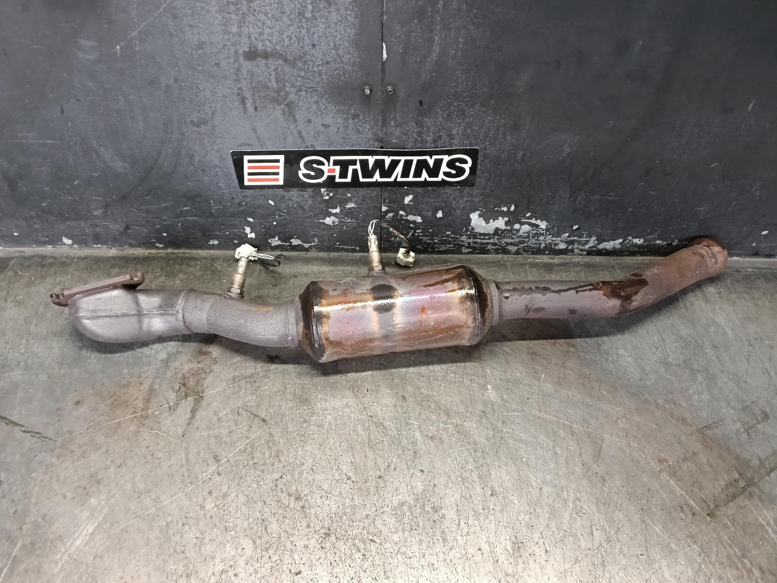 Used auto part listing image: 2012 JEEP GRANDCHEROKEE CATALYTIC CONVERTER MANIFOLD-CAT TYPE, 3.6, PETROL, RH SIDE, WK, 11/10-03/13 0000406017