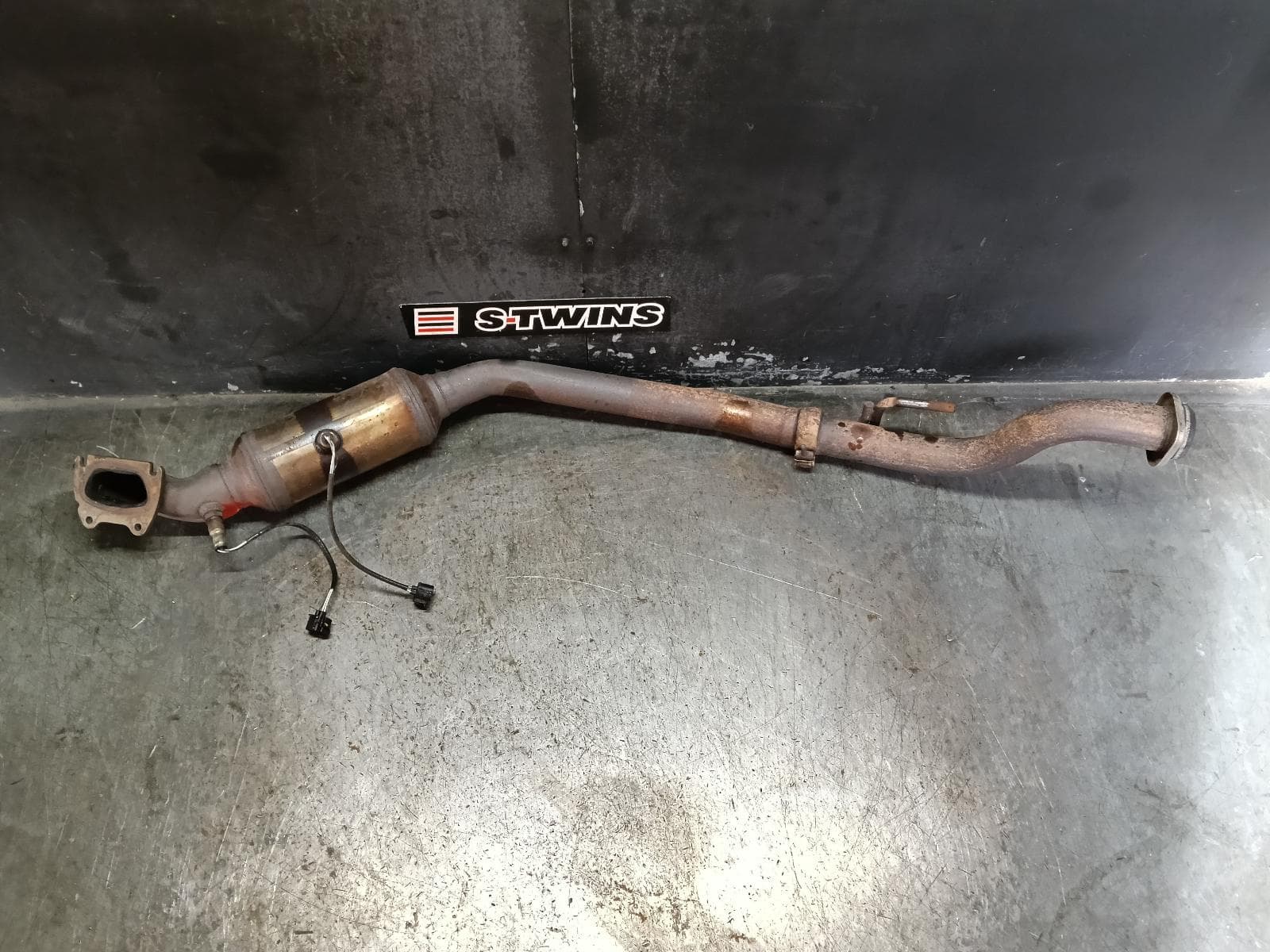 Used auto part listing image: 2015 JEEP GRANDCHEROKEE CATALYTIC CONVERTER MANIFOLD-CAT TYPE, 3.6, PETROL, LH SIDE, WK, 04/13-02/22 0000404387