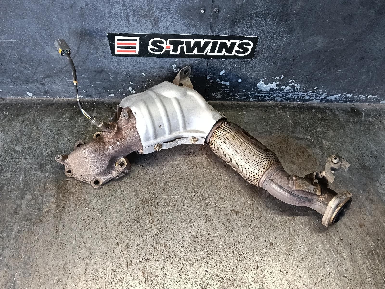 Used auto part listing image: 2018 MAZDA CX9 CATALYTIC CONVERTER DOWNPIPE-CAT TYPE, 2.5, PETROL, AWD, TC, 07/16-12/24 0000404951