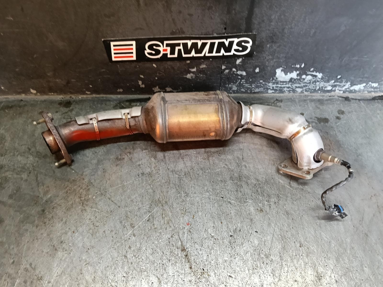 Used auto part listing image: 2016 HOLDEN COMMODORE CATALYTIC CONVERTER MANIFOLD-CAT TYPE, 3.6, LFX, LH SIDE, VF, 05/13-12/17 0000406199