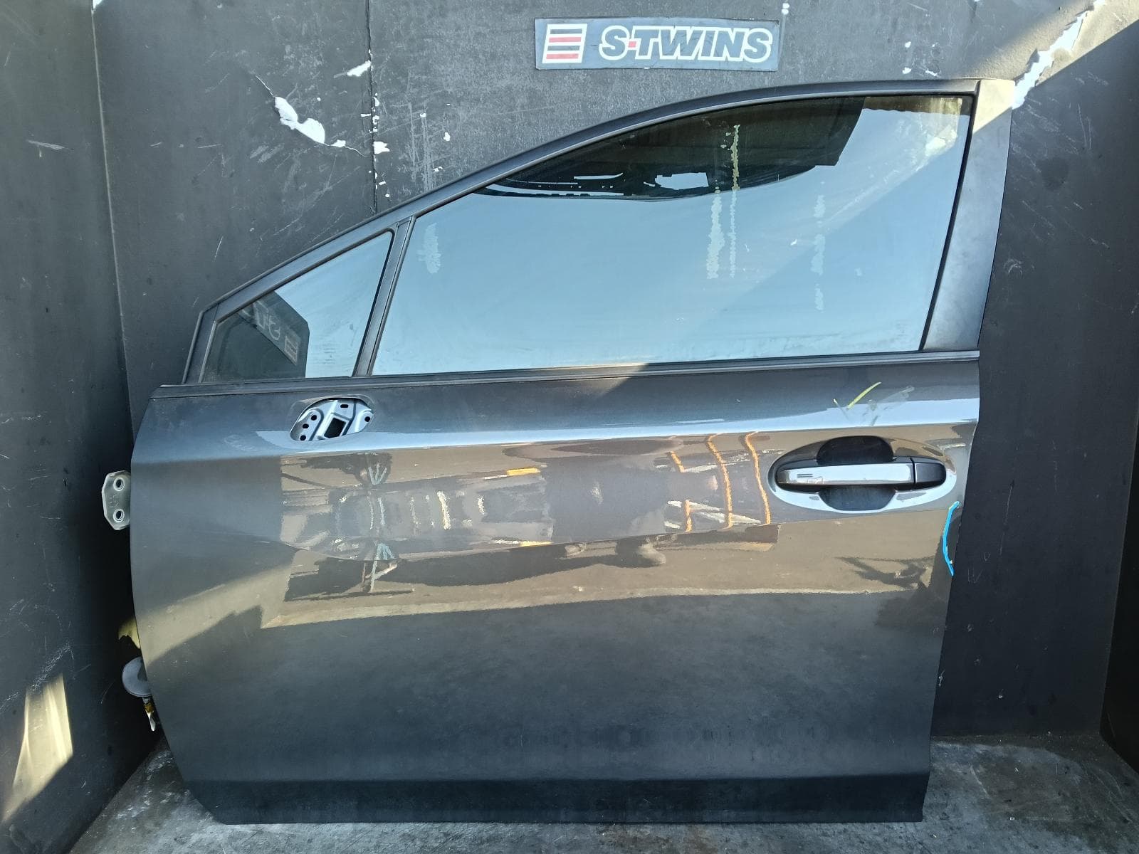 Used auto part listing image: 2020 SUBARU XV LEFT FRONT DOOR G5X, 03/17-06/23 0000405468