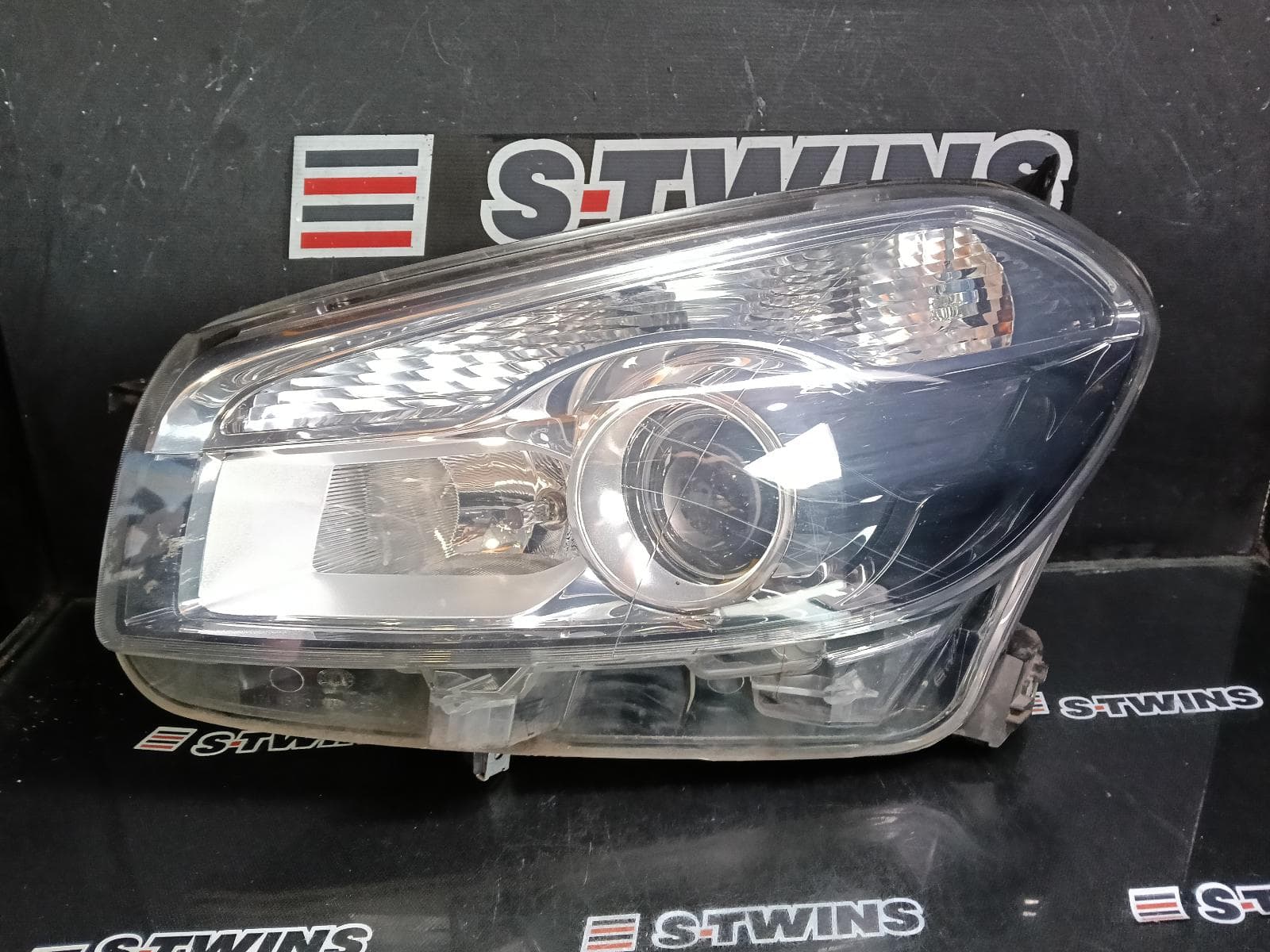 Used auto part listing image: 2014 NISSAN DUALIS LEFT HEADLAMP J10, HALOGEN TYPE, 01/10-05/14 0000405146