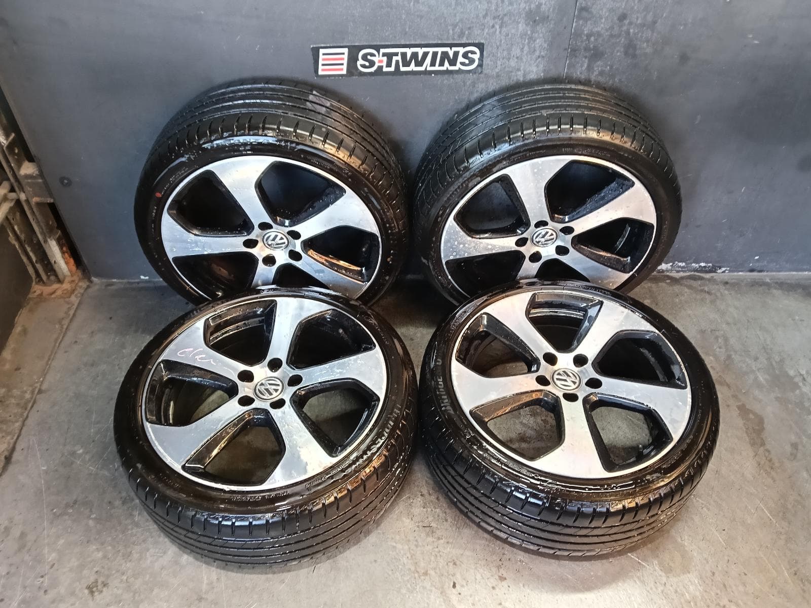 Used auto part listing image: 2016 VOLKSWAGEN GOLF WHEEL MAG FACTORY, 18X7.5IN, AUSTIN, GEN 7, GTi, 11/12-03/17 0000407777