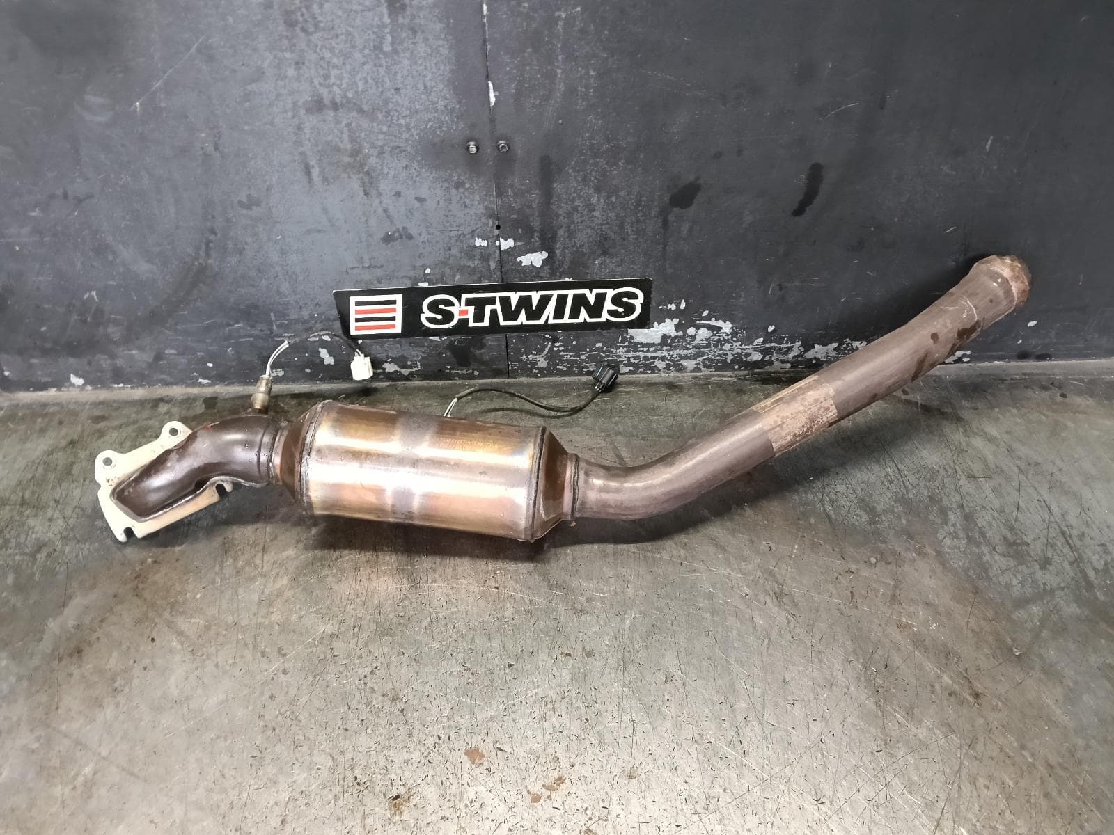 Used auto part listing image: 2017 JEEP GRANDCHEROKEE CATALYTIC CONVERTER MANIFOLD-CAT TYPE, 3.6, PETROL, LH SIDE, WK, 04/13-02/22 0000407246