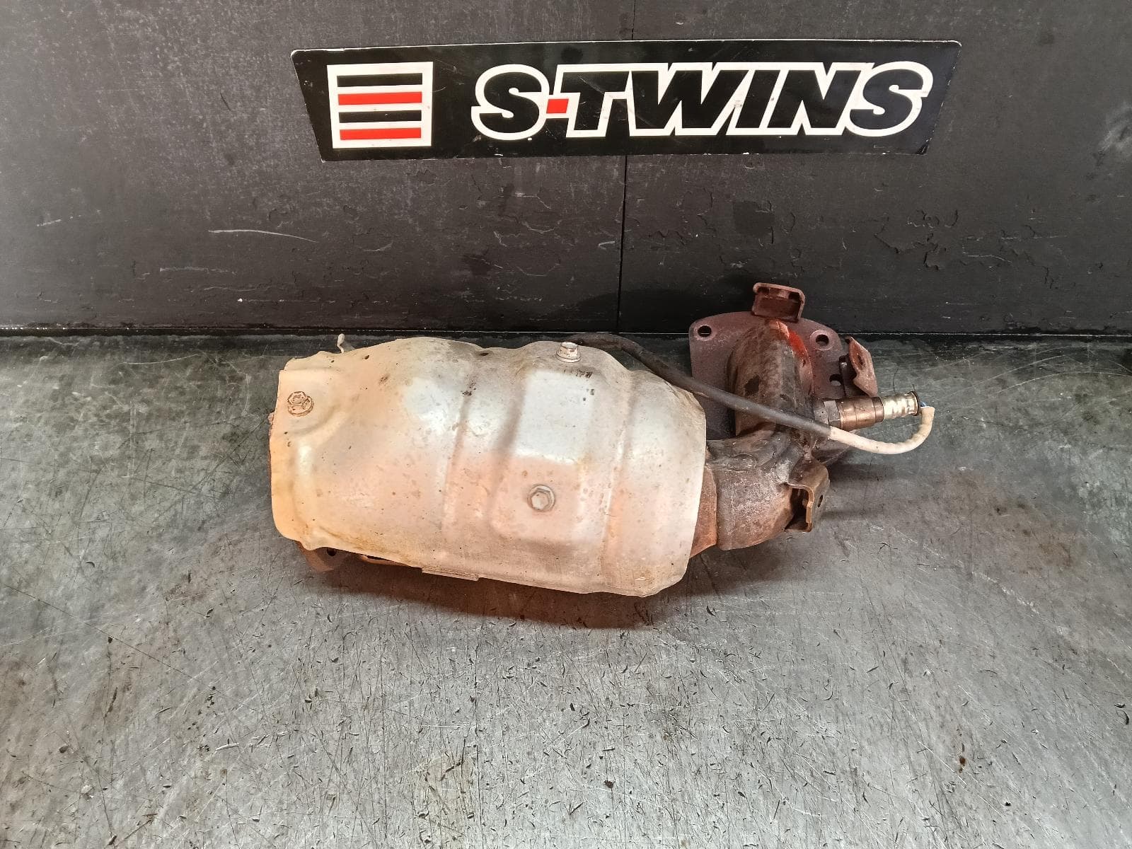 Used auto part listing image: 2018 TOYOTA KLUGER CATALYTIC CONVERTER MANIFOLD-CAT TYPE, 3.5, PETROL, FRONT, GSU50/GSU55, 11/16-02/21 0000415310