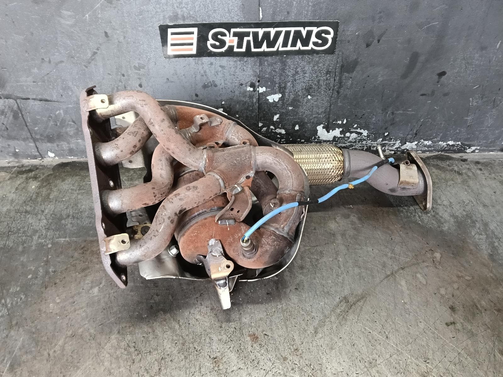 Used auto part listing image: 2018 MAZDA CX5 CATALYTIC CONVERTER MANIFOLD CAR-CAT TYPE, PETROL, 2.5, 4WD, KF, 02/17- 0000408468
