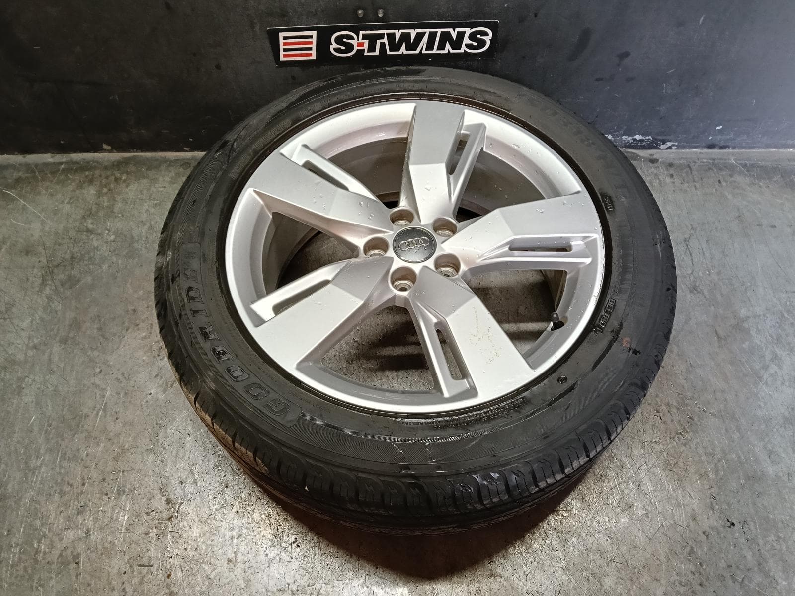 Used auto part listing image: 2018 AUDI Q5 WHEEL MAG FY, FACTORY, 19X8IN, 5 SPOKE, 02/17-08/20 0000408763