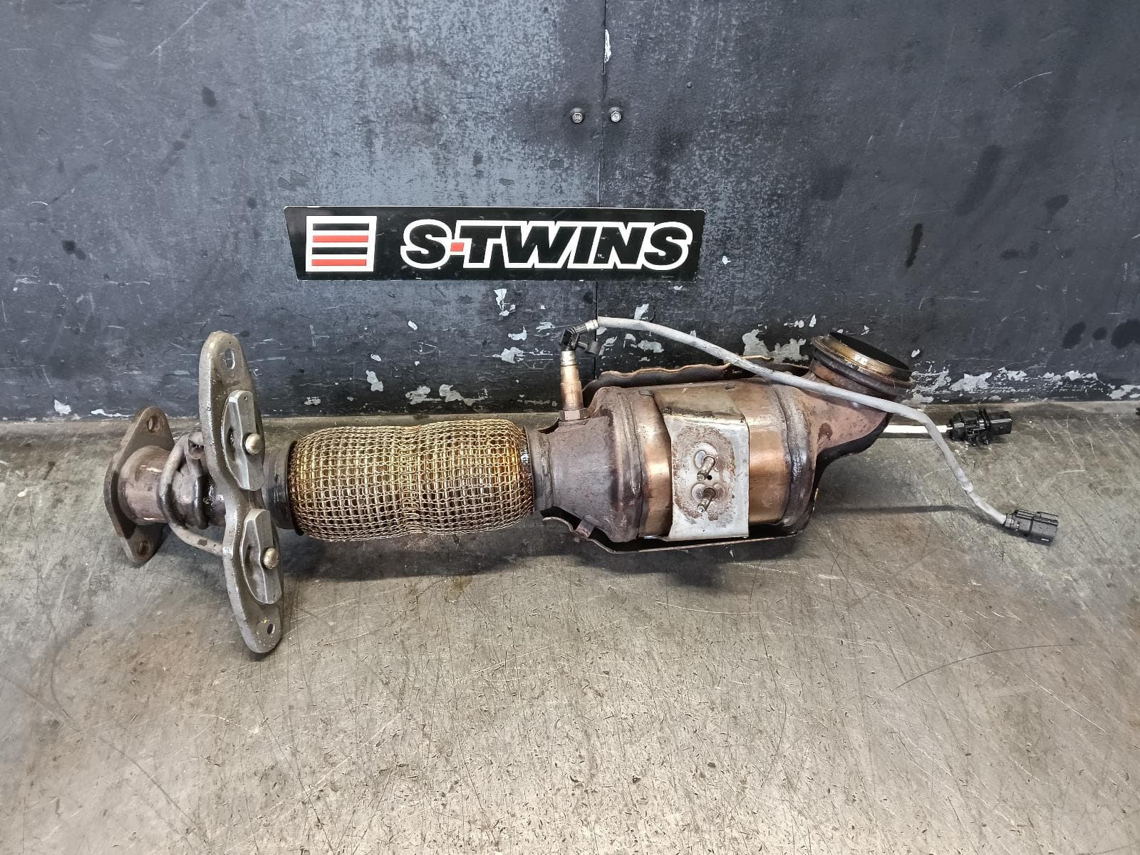 Used auto part listing image: 2012 FORD FOCUS CATALYTIC CONVERTER DOWNPIPE-CAT TYPE, 2.0, PETROL, TURBO, LW-LZ, 08/12-11/18 0000410421
